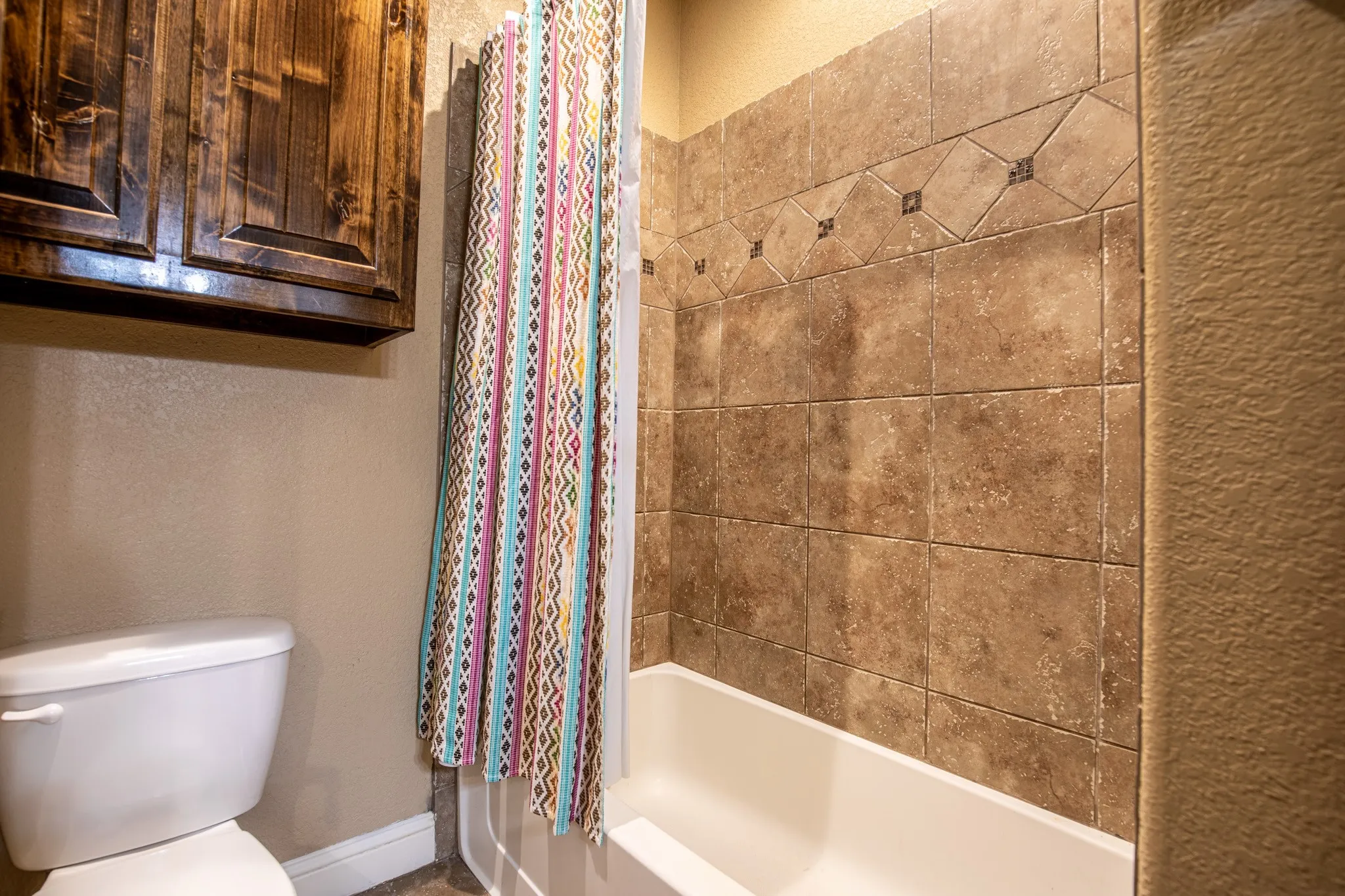 Single Family Residence For Sale in Tarrant County , 4901 Bucking Bronc Drive, Fort Worth, Texas 76126, 4 Bedroom, 4 Bathroom, 3 Garage spaces, 4,620 Sqft, built in 2011, mls#21382152, Real Estate Agent in Fort Worth, Homes For Sale in Tarrant county, Homes For Sale in Fort Worth, Realtor in Fort Worth Texas, Real Estate Brokerage Independent Realty Texas, Luminita Cordes Realtor