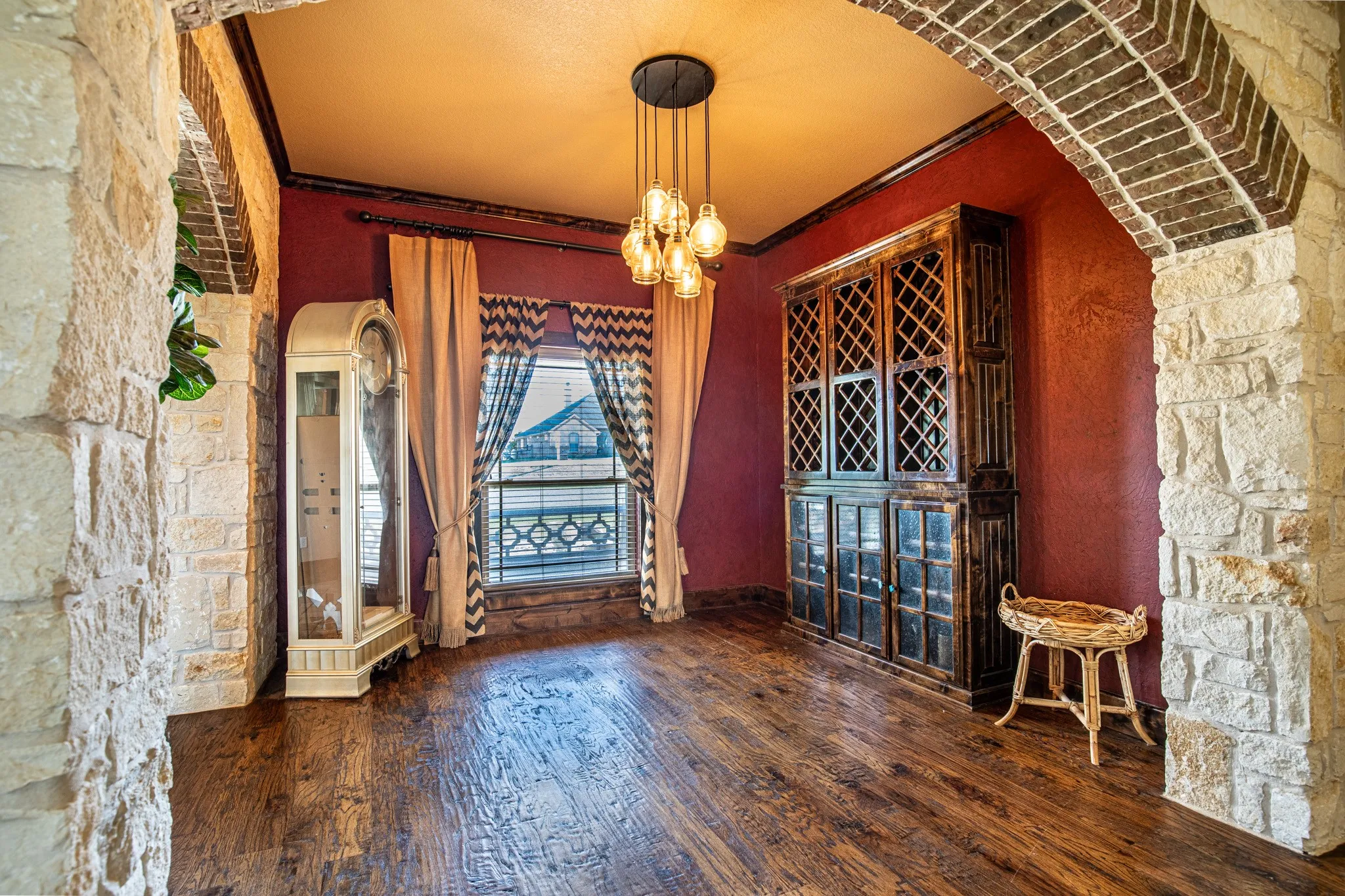 Single Family Residence For Sale in Tarrant County , 4901 Bucking Bronc Drive, Fort Worth, Texas 76126, 4 Bedroom, 4 Bathroom, 3 Garage spaces, 4,620 Sqft, built in 2011, mls#21382152, Real Estate Agent in Fort Worth, Homes For Sale in Tarrant county, Homes For Sale in Fort Worth, Realtor in Fort Worth Texas, Real Estate Brokerage Independent Realty Texas, Luminita Cordes Realtor