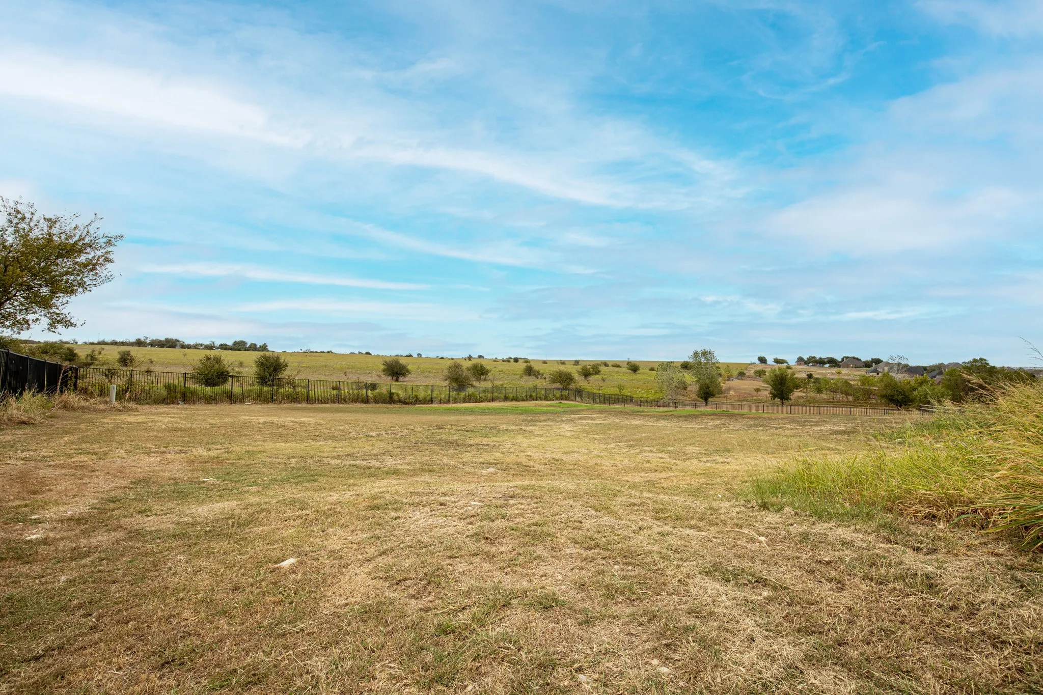 Single Family Residence For Sale in Tarrant County , 4901 Bucking Bronc Drive, Fort Worth, Texas 76126, 4 Bedroom, 4 Bathroom, 3 Garage spaces, 4,620 Sqft, built in 2011, mls#21382152, Real Estate Agent in Fort Worth, Homes For Sale in Tarrant county, Homes For Sale in Fort Worth, Realtor in Fort Worth Texas, Real Estate Brokerage Independent Realty Texas, Luminita Cordes Realtor