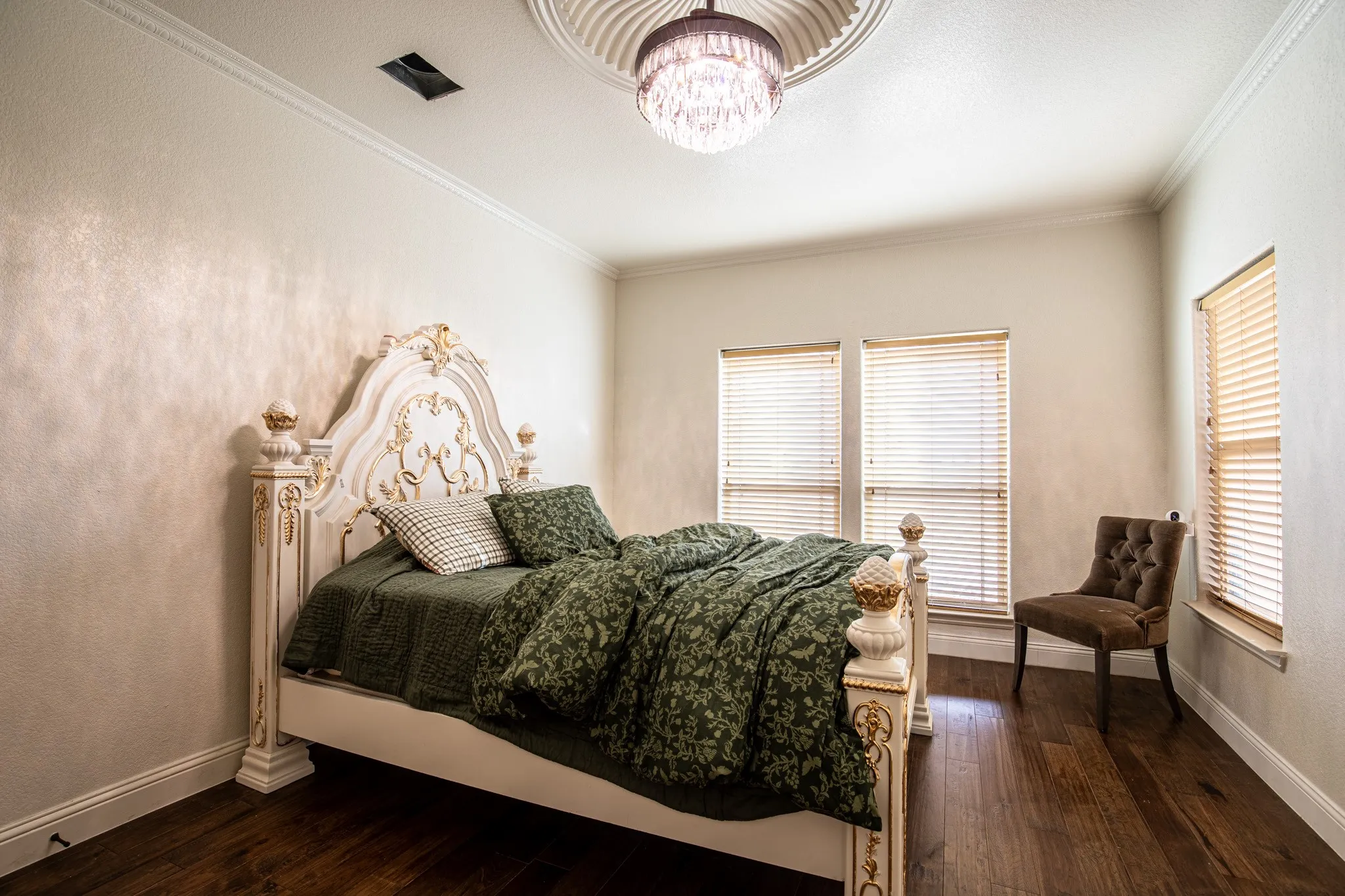 Single Family Residence For Sale in Tarrant County , 4901 Bucking Bronc Drive, Fort Worth, Texas 76126, 4 Bedroom, 4 Bathroom, 3 Garage spaces, 4,620 Sqft, built in 2011, mls#21382152, Real Estate Agent in Fort Worth, Homes For Sale in Tarrant county, Homes For Sale in Fort Worth, Realtor in Fort Worth Texas, Real Estate Brokerage Independent Realty Texas, Luminita Cordes Realtor