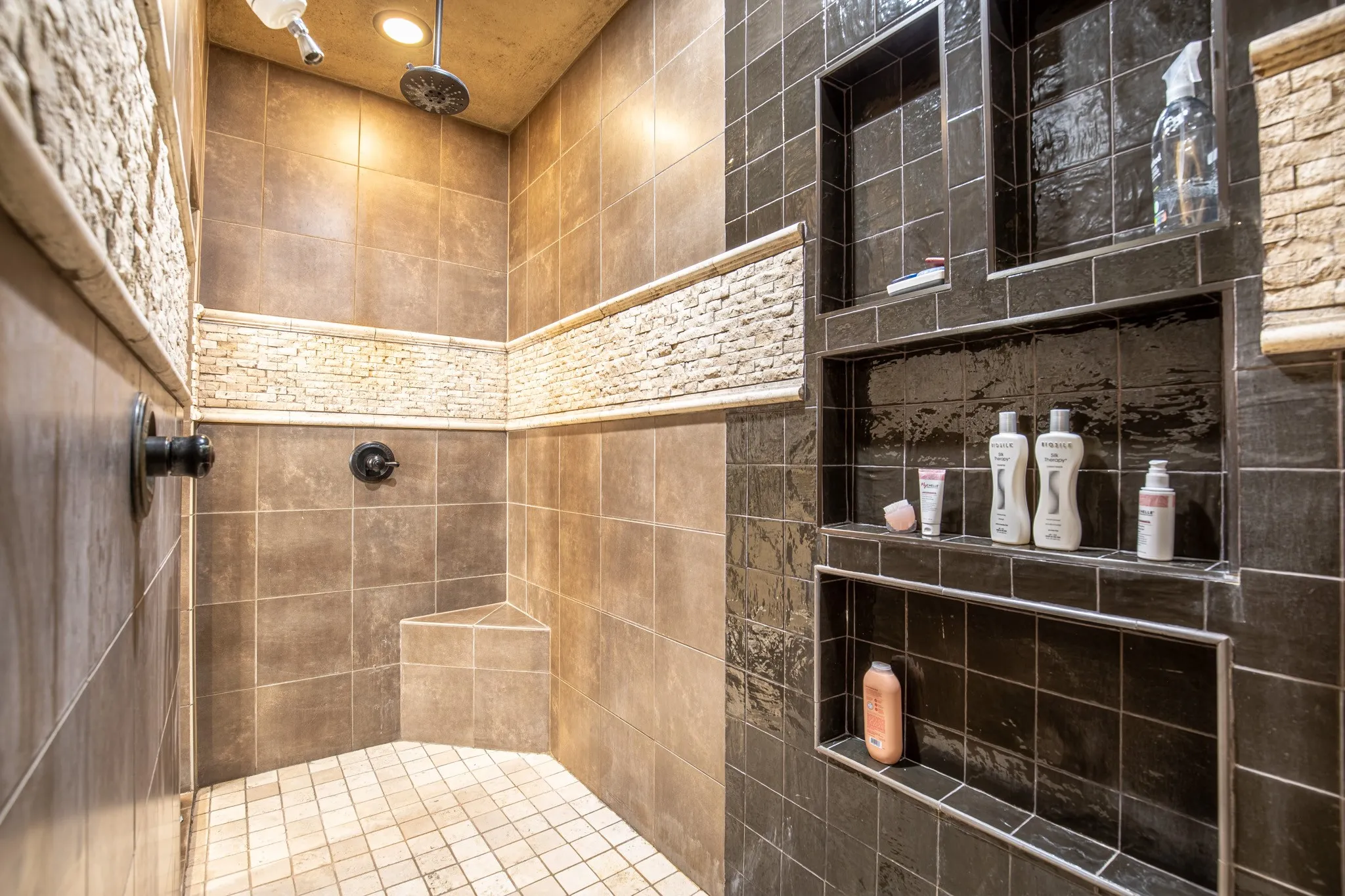Single Family Residence For Sale in Tarrant County , 4901 Bucking Bronc Drive, Fort Worth, Texas 76126, 4 Bedroom, 4 Bathroom, 3 Garage spaces, 4,620 Sqft, built in 2011, mls#21382152, Real Estate Agent in Fort Worth, Homes For Sale in Tarrant county, Homes For Sale in Fort Worth, Realtor in Fort Worth Texas, Real Estate Brokerage Independent Realty Texas, Luminita Cordes Realtor