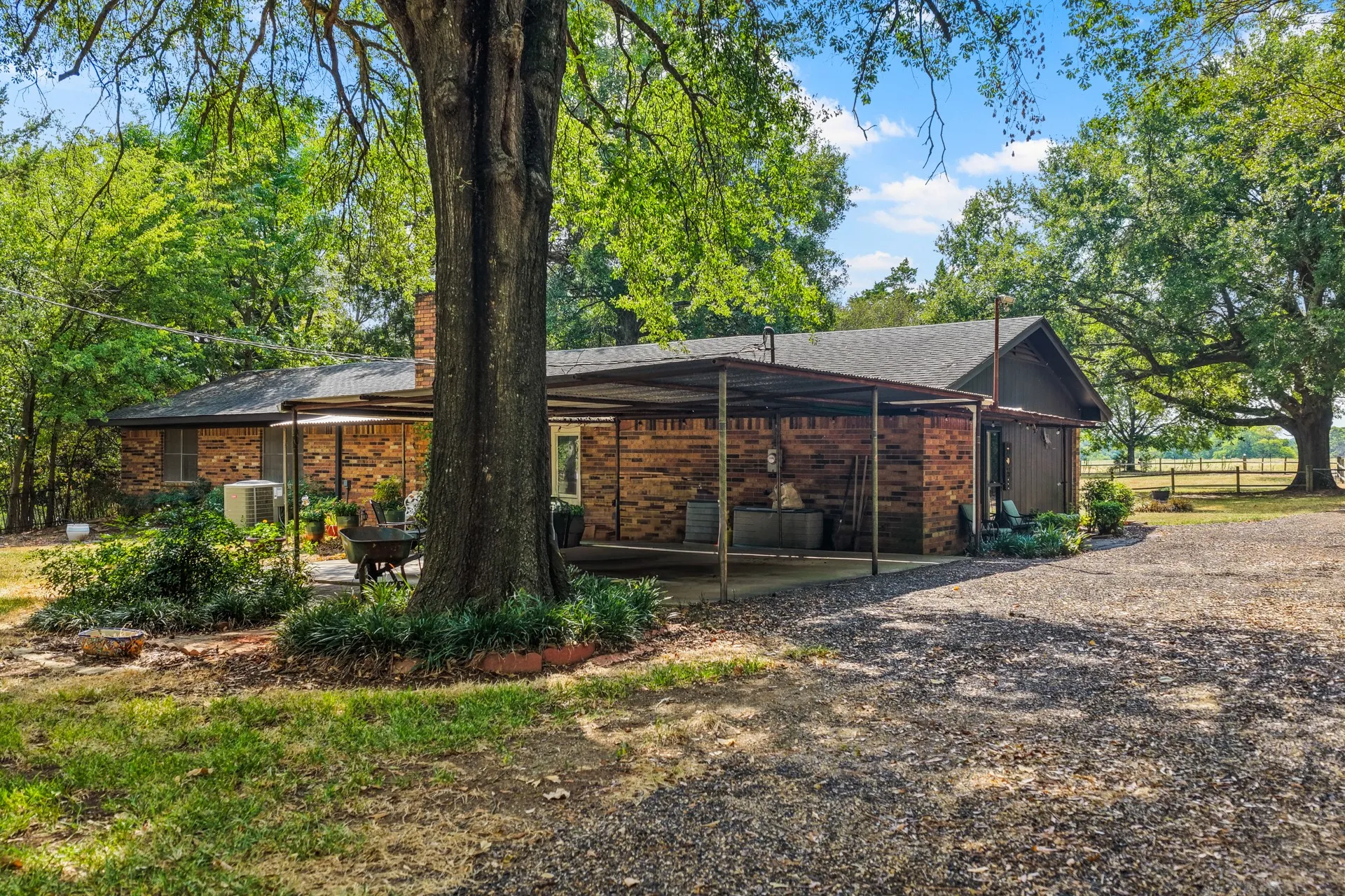Single Family Residence For Sale in Titus County , 1134 County Road 3350, Cookville, Texas 75558, 4 Bedroom, 2 Bathroom, Garage spaces, 1,872 Sqft, built in 1976, mls#21382412, Real Estate Agent in Cookville, Homes For Sale in Titus county, Homes For Sale in Cookville, Realtor in Cookville Texas, Real Estate Brokerage Independent Realty Texas, Luminita Cordes Realtor