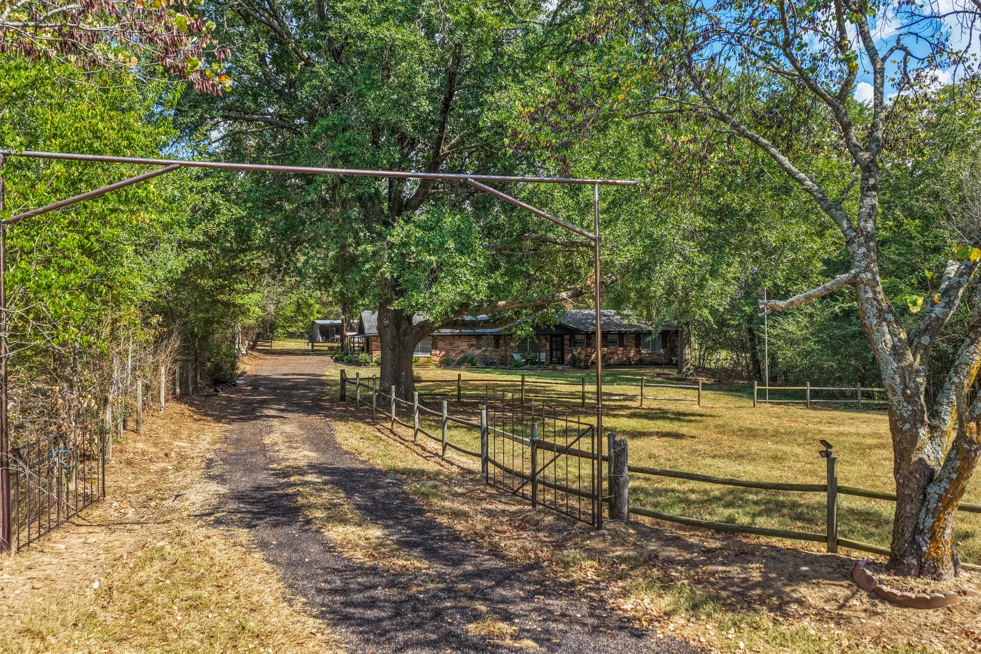 Single Family Residence For Sale in Titus County , 1134 County Road 3350, Cookville, Texas 75558, 4 Bedroom, 2 Bathroom, Garage spaces, 1,872 Sqft, built in 1976, mls#21382412, Real Estate Agent in Cookville, Homes For Sale in Titus county, Homes For Sale in Cookville, Realtor in Cookville Texas, Real Estate Brokerage Independent Realty Texas, Luminita Cordes Realtor