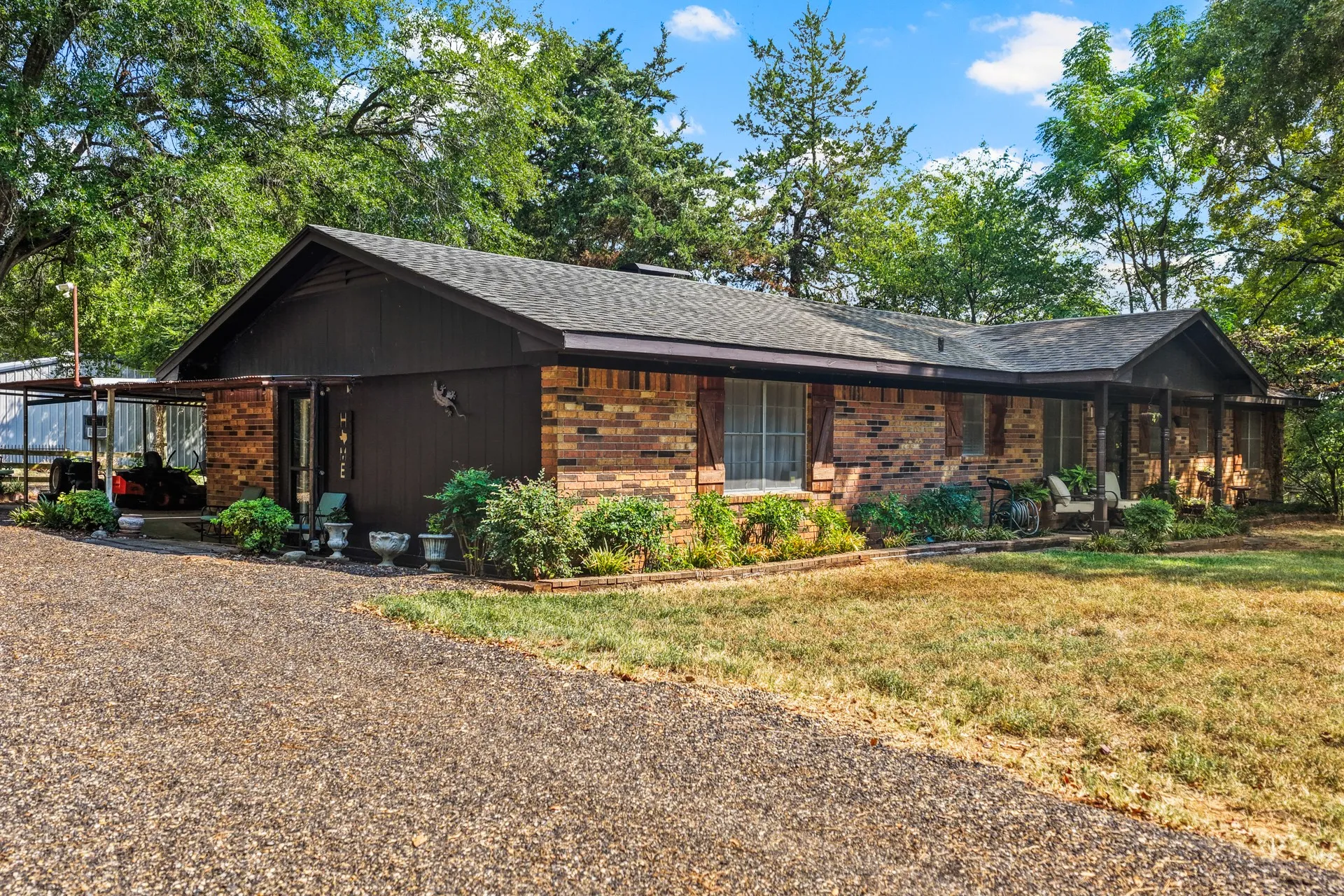 Single Family Residence For Sale in Titus County , 1134 County Road 3350, Cookville, Texas 75558, 4 Bedroom, 2 Bathroom, Garage spaces, 1,872 Sqft, built in 1976, mls#21382412, Real Estate Agent in Cookville, Homes For Sale in Titus county, Homes For Sale in Cookville, Realtor in Cookville Texas, Real Estate Brokerage Independent Realty Texas, Luminita Cordes Realtor