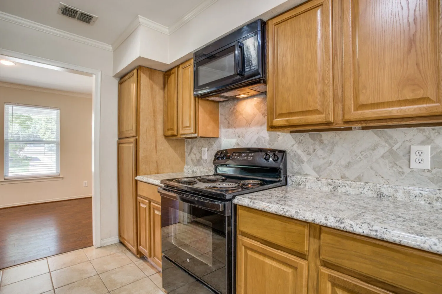 Single Family Residence For Rent in Dallas County , 604 N Young Boulevard, De Soto, Texas 75115, 4 Bedroom, 2 Bathroom, 2 Garage spaces, 1,732 Sqft, built in 1964, mls#21382473, Real Estate Agent in De Soto, Homes For Rent in Dallas county, Homes For Rent in De Soto, Realtor in De Soto Texas, Real Estate Brokerage Independent Realty Texas, Luminita Cordes Realtor