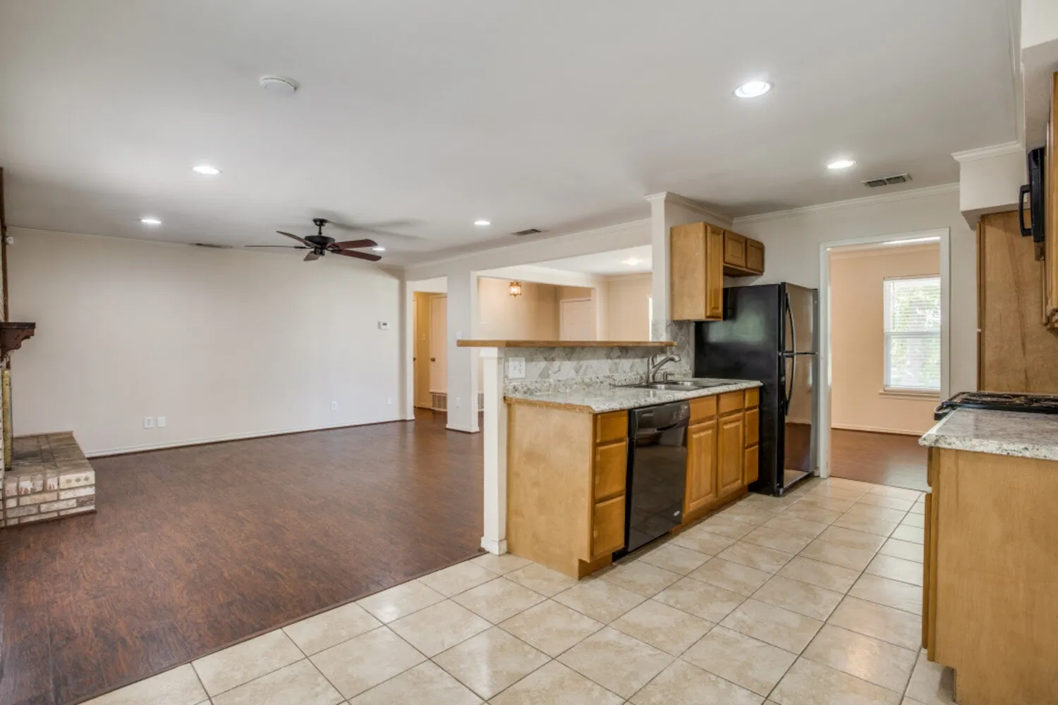 Single Family Residence For Rent in Dallas County , 604 N Young Boulevard, De Soto, Texas 75115, 4 Bedroom, 2 Bathroom, 2 Garage spaces, 1,732 Sqft, built in 1964, mls#21382473, Real Estate Agent in De Soto, Homes For Rent in Dallas county, Homes For Rent in De Soto, Realtor in De Soto Texas, Real Estate Brokerage Independent Realty Texas, Luminita Cordes Realtor