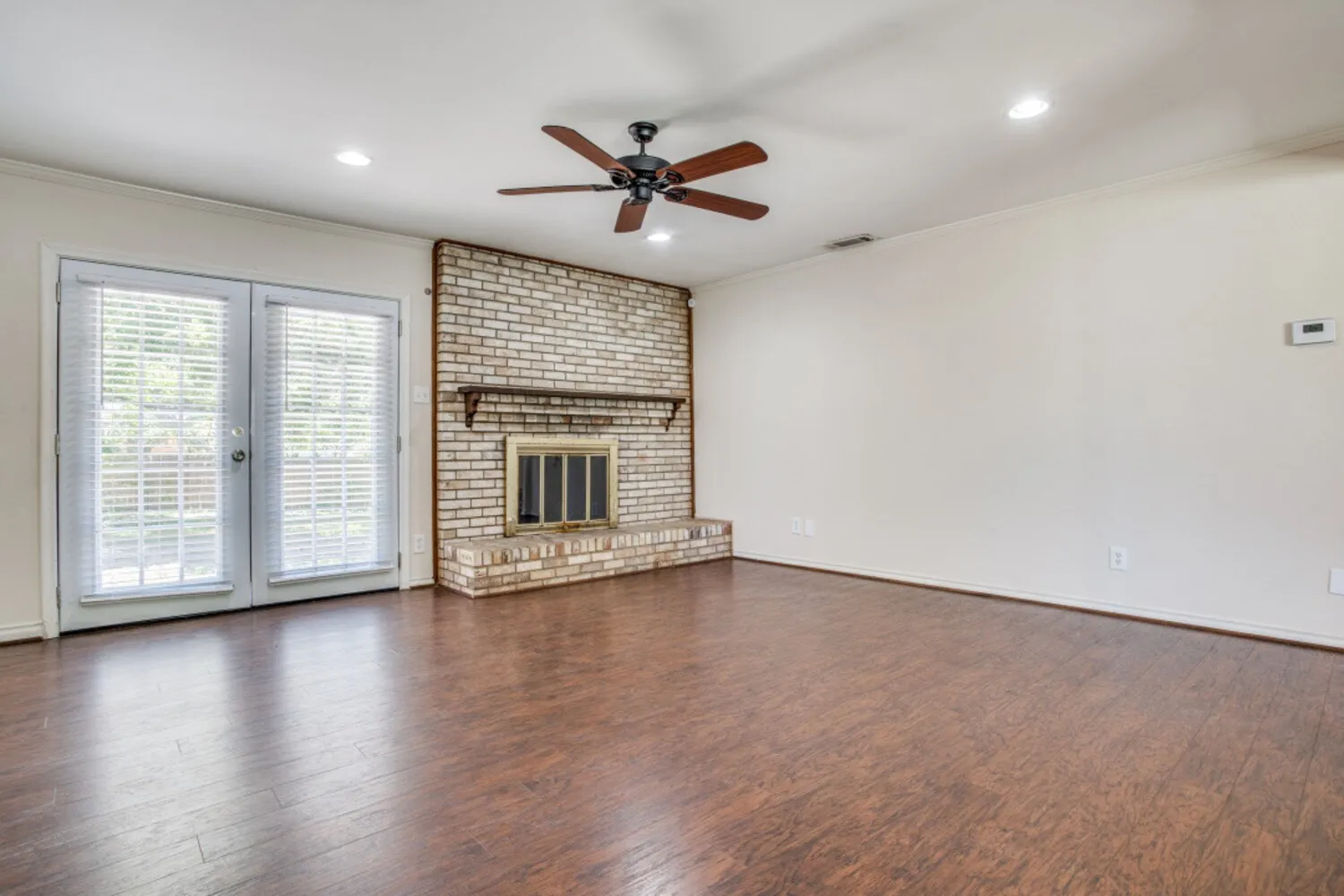 Single Family Residence For Rent in Dallas County , 604 N Young Boulevard, De Soto, Texas 75115, 4 Bedroom, 2 Bathroom, 2 Garage spaces, 1,732 Sqft, built in 1964, mls#21382473, Real Estate Agent in De Soto, Homes For Rent in Dallas county, Homes For Rent in De Soto, Realtor in De Soto Texas, Real Estate Brokerage Independent Realty Texas, Luminita Cordes Realtor