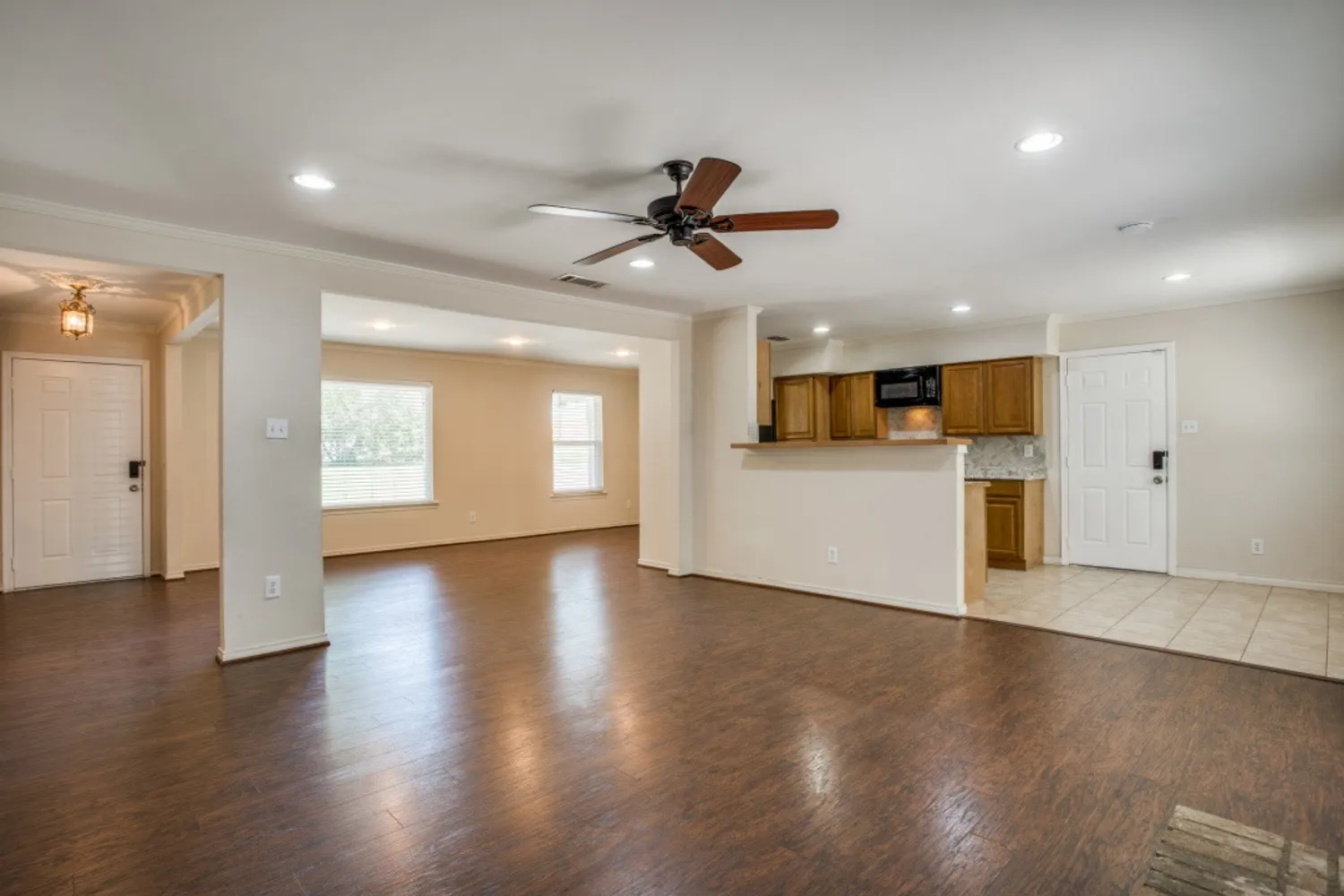 Single Family Residence For Rent in Dallas County , 604 N Young Boulevard, De Soto, Texas 75115, 4 Bedroom, 2 Bathroom, 2 Garage spaces, 1,732 Sqft, built in 1964, mls#21382473, Real Estate Agent in De Soto, Homes For Rent in Dallas county, Homes For Rent in De Soto, Realtor in De Soto Texas, Real Estate Brokerage Independent Realty Texas, Luminita Cordes Realtor