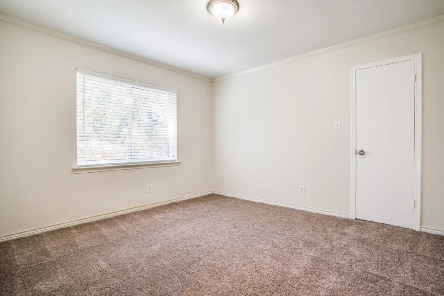 Single Family Residence For Rent in Dallas County , 604 N Young Boulevard, De Soto, Texas 75115, 4 Bedroom, 2 Bathroom, 2 Garage spaces, 1,732 Sqft, built in 1964, mls#21382473, Real Estate Agent in De Soto, Homes For Rent in Dallas county, Homes For Rent in De Soto, Realtor in De Soto Texas, Real Estate Brokerage Independent Realty Texas, Luminita Cordes Realtor