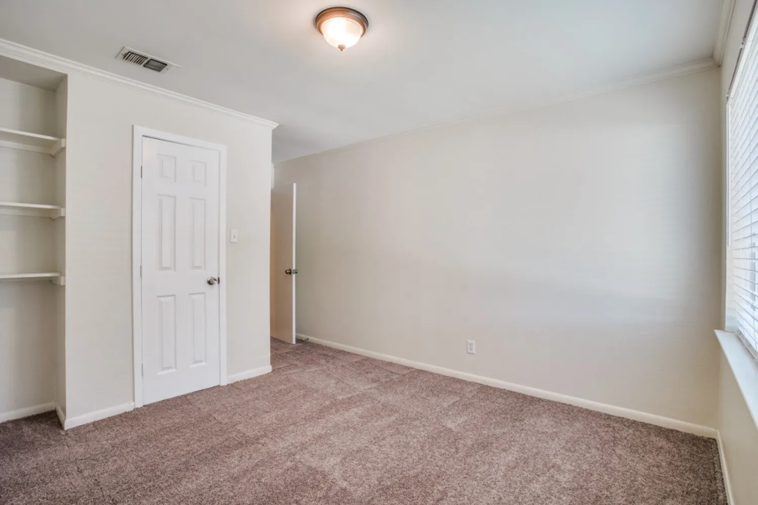 Single Family Residence For Rent in Dallas County , 604 N Young Boulevard, De Soto, Texas 75115, 4 Bedroom, 2 Bathroom, 2 Garage spaces, 1,732 Sqft, built in 1964, mls#21382473, Real Estate Agent in De Soto, Homes For Rent in Dallas county, Homes For Rent in De Soto, Realtor in De Soto Texas, Real Estate Brokerage Independent Realty Texas, Luminita Cordes Realtor