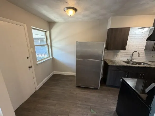 Apartment For Rent in Dallas County , 723 N Marsalis Avenue 207, Dallas, Texas 75203, 1 Bedroom, 1 Bathroom, Garage spaces, 753 Sqft, built in 1961, mls#21382480, Real Estate Agent in Dallas, Homes For Rent in Dallas county, Homes For Rent in Dallas, Realtor in Dallas Texas, Real Estate Brokerage Independent Realty Texas, Luminita Cordes Realtor