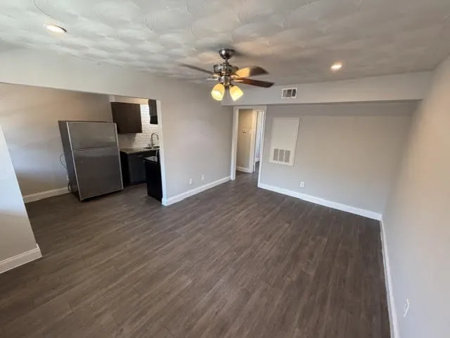 Apartment For Rent in Dallas County , 723 N Marsalis Avenue 207, Dallas, Texas 75203, 1 Bedroom, 1 Bathroom, Garage spaces, 753 Sqft, built in 1961, mls#21382480, Real Estate Agent in Dallas, Homes For Rent in Dallas county, Homes For Rent in Dallas, Realtor in Dallas Texas, Real Estate Brokerage Independent Realty Texas, Luminita Cordes Realtor