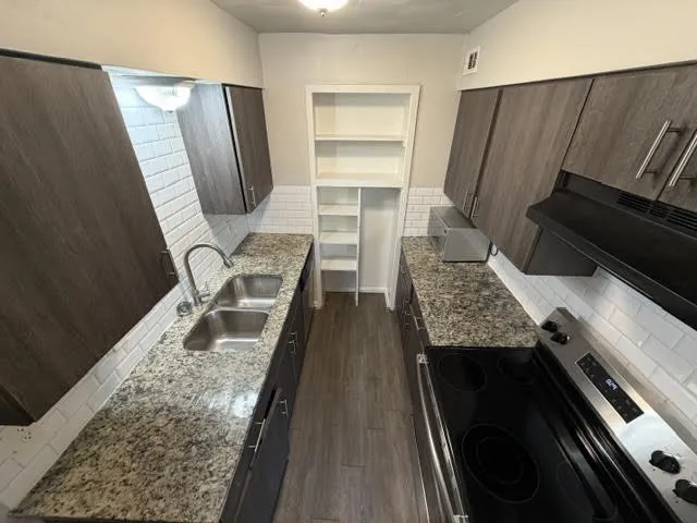 Apartment For Rent in Dallas County , 723 N Marsalis Avenue 207, Dallas, Texas 75203, 1 Bedroom, 1 Bathroom, Garage spaces, 753 Sqft, built in 1961, mls#21382480, Real Estate Agent in Dallas, Homes For Rent in Dallas county, Homes For Rent in Dallas, Realtor in Dallas Texas, Real Estate Brokerage Independent Realty Texas, Luminita Cordes Realtor