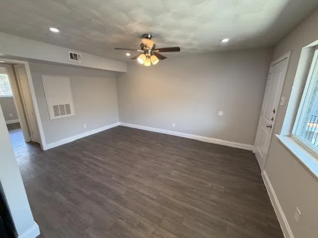 Apartment For Rent in Dallas County , 723 N Marsalis Avenue 207, Dallas, Texas 75203, 1 Bedroom, 1 Bathroom, Garage spaces, 753 Sqft, built in 1961, mls#21382480, Real Estate Agent in Dallas, Homes For Rent in Dallas county, Homes For Rent in Dallas, Realtor in Dallas Texas, Real Estate Brokerage Independent Realty Texas, Luminita Cordes Realtor