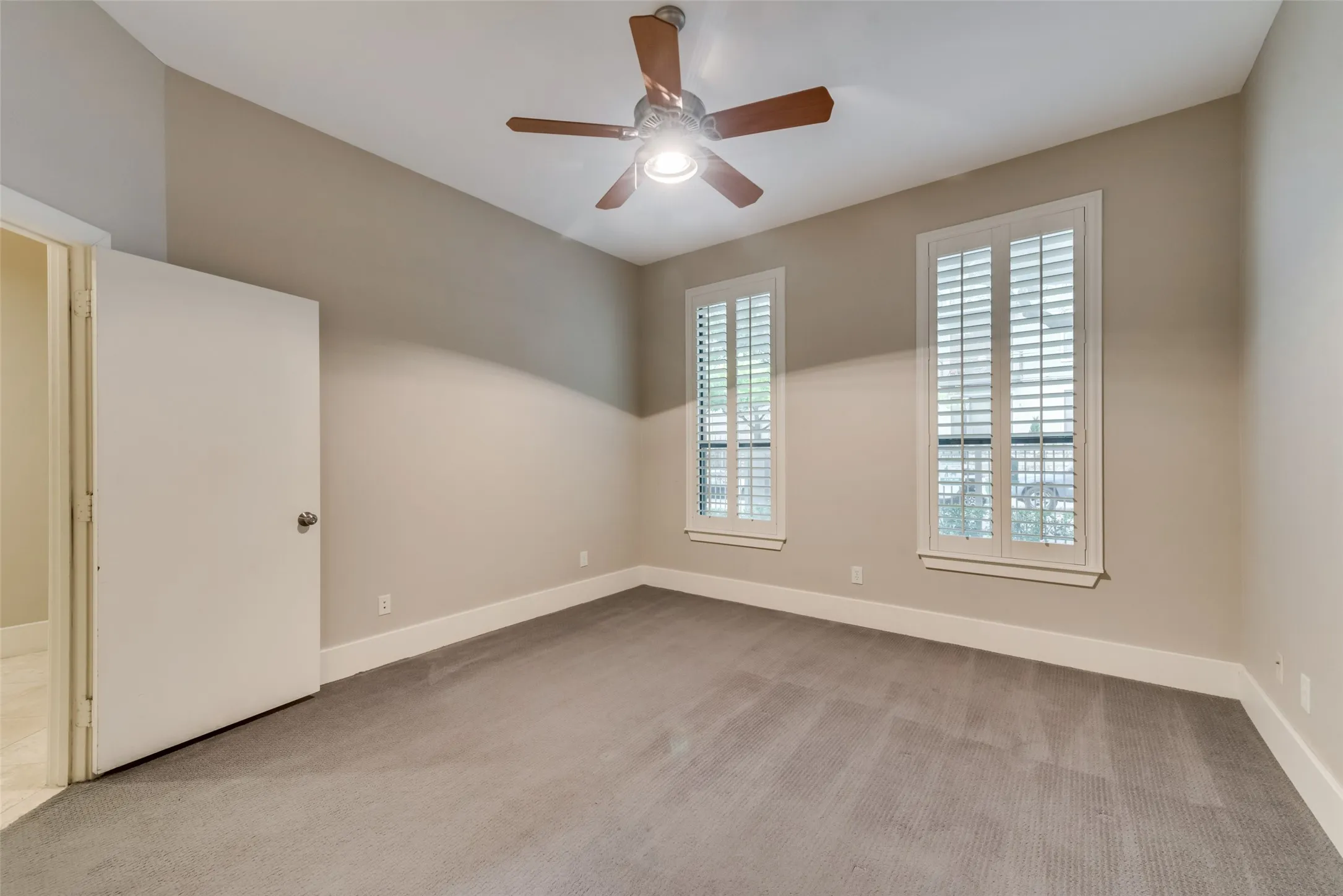 Condominium For Rent in Dallas County , 2606 Shelby Avenue 101, Dallas, Texas 75219, 3 Bedroom, 3 Bathroom, 2 Garage spaces, 2,472 Sqft, built in 2005, mls#21380553, Real Estate Agent in Dallas, Homes For Rent in Dallas county, Homes For Rent in Dallas, Realtor in Dallas Texas, Real Estate Brokerage Independent Realty Texas, Luminita Cordes Realtor