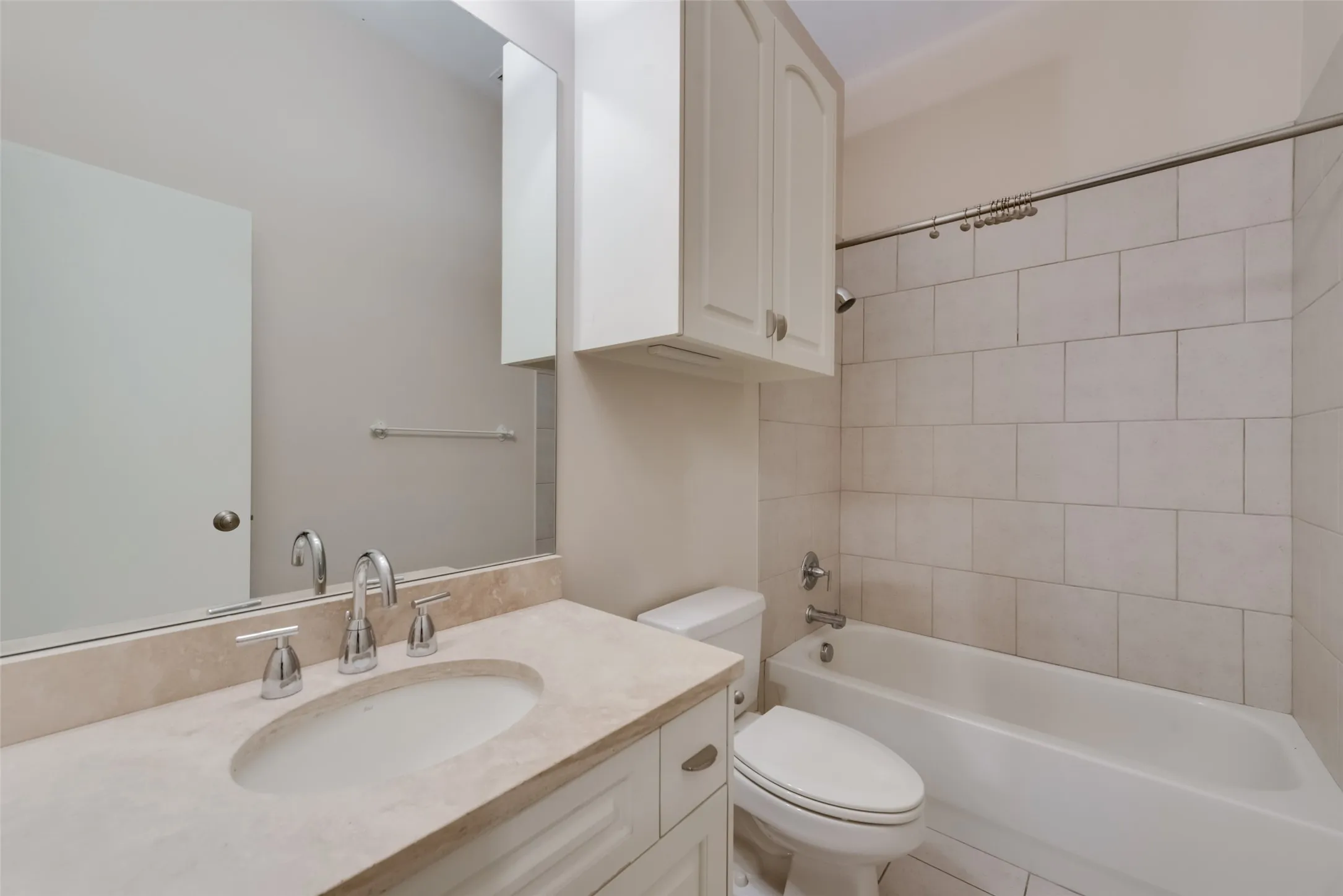 Condominium For Rent in Dallas County , 2606 Shelby Avenue 101, Dallas, Texas 75219, 3 Bedroom, 3 Bathroom, 2 Garage spaces, 2,472 Sqft, built in 2005, mls#21380553, Real Estate Agent in Dallas, Homes For Rent in Dallas county, Homes For Rent in Dallas, Realtor in Dallas Texas, Real Estate Brokerage Independent Realty Texas, Luminita Cordes Realtor