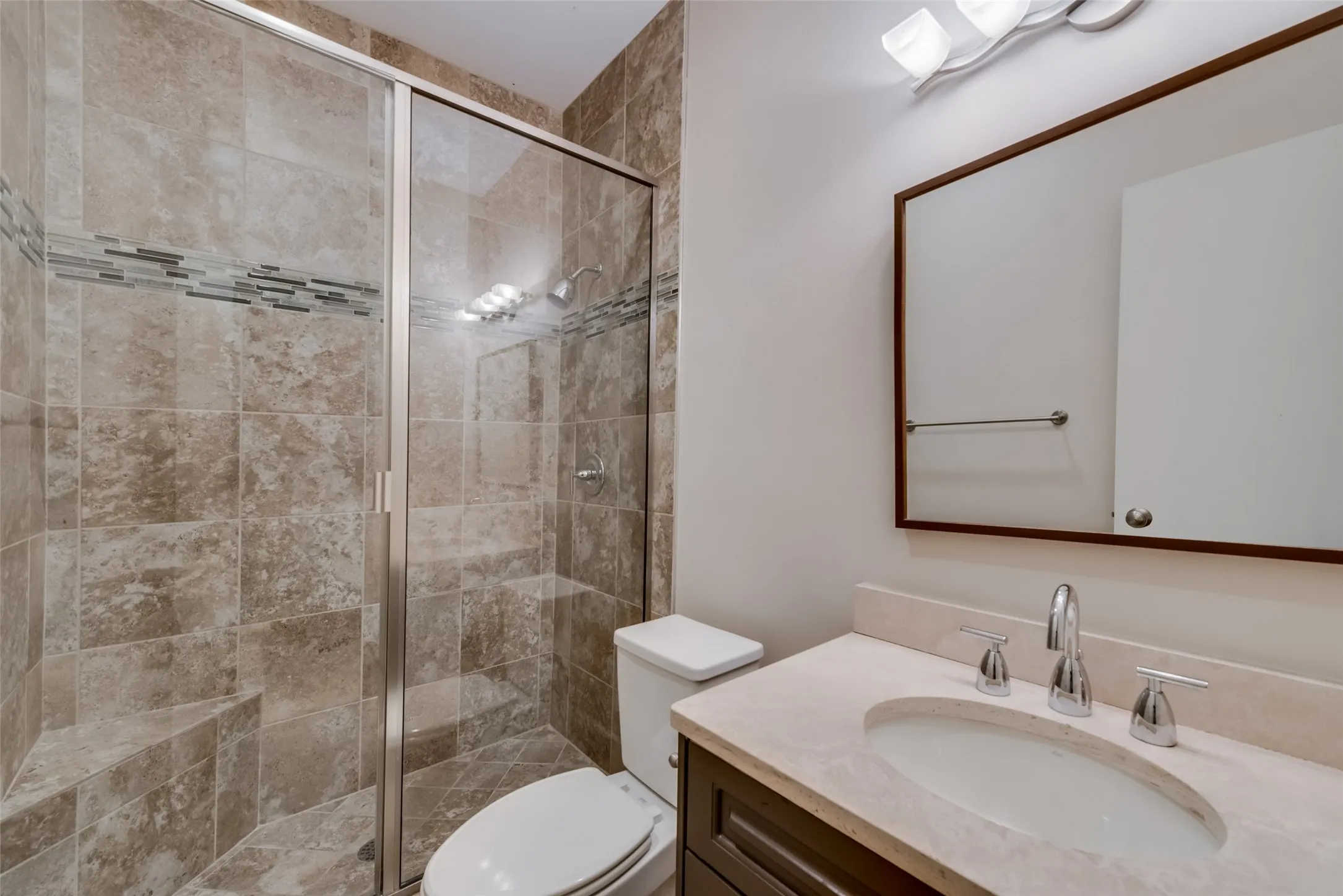 Condominium For Rent in Dallas County , 2606 Shelby Avenue 101, Dallas, Texas 75219, 3 Bedroom, 3 Bathroom, 2 Garage spaces, 2,472 Sqft, built in 2005, mls#21380553, Real Estate Agent in Dallas, Homes For Rent in Dallas county, Homes For Rent in Dallas, Realtor in Dallas Texas, Real Estate Brokerage Independent Realty Texas, Luminita Cordes Realtor