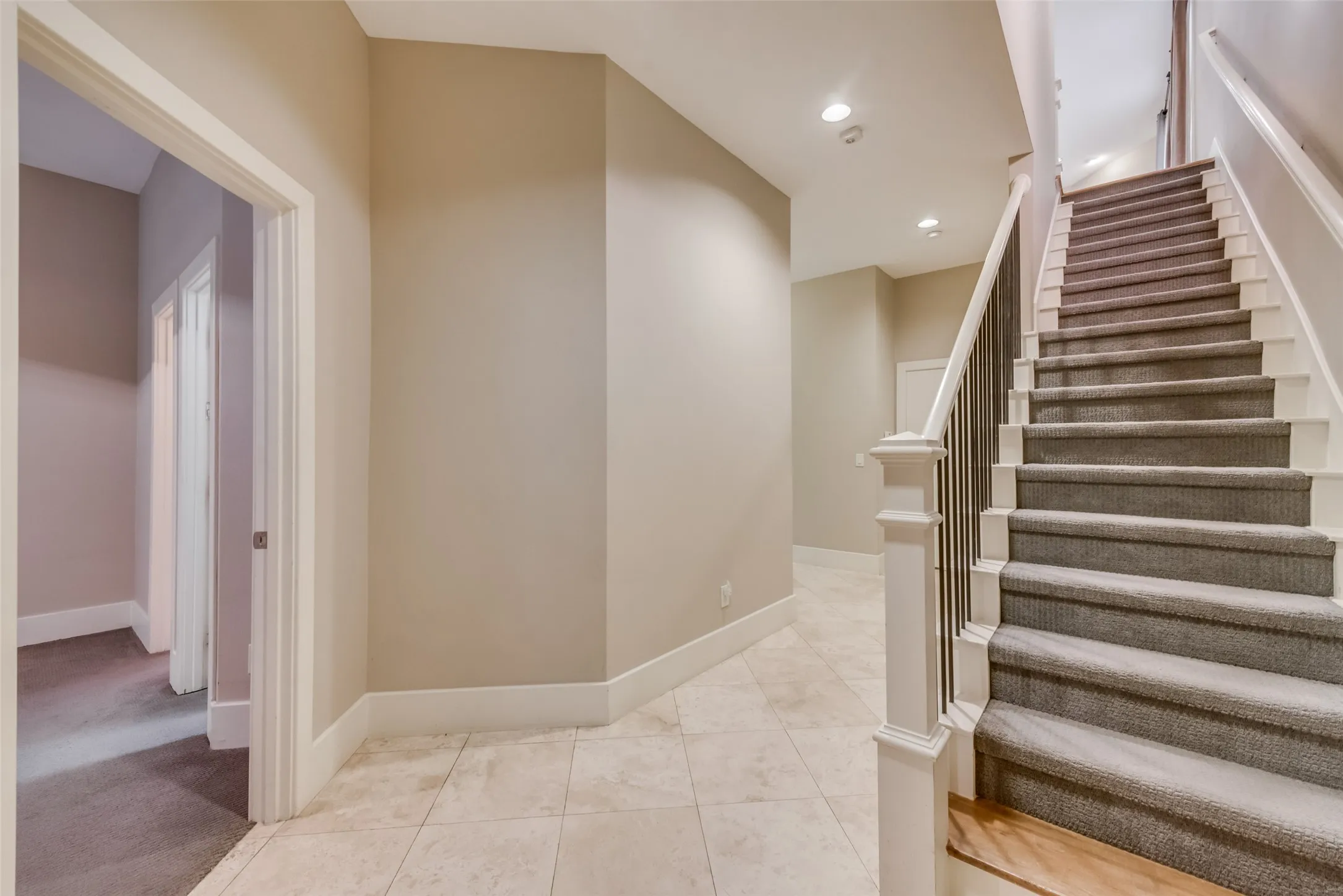 Condominium For Rent in Dallas County , 2606 Shelby Avenue 101, Dallas, Texas 75219, 3 Bedroom, 3 Bathroom, 2 Garage spaces, 2,472 Sqft, built in 2005, mls#21380553, Real Estate Agent in Dallas, Homes For Rent in Dallas county, Homes For Rent in Dallas, Realtor in Dallas Texas, Real Estate Brokerage Independent Realty Texas, Luminita Cordes Realtor