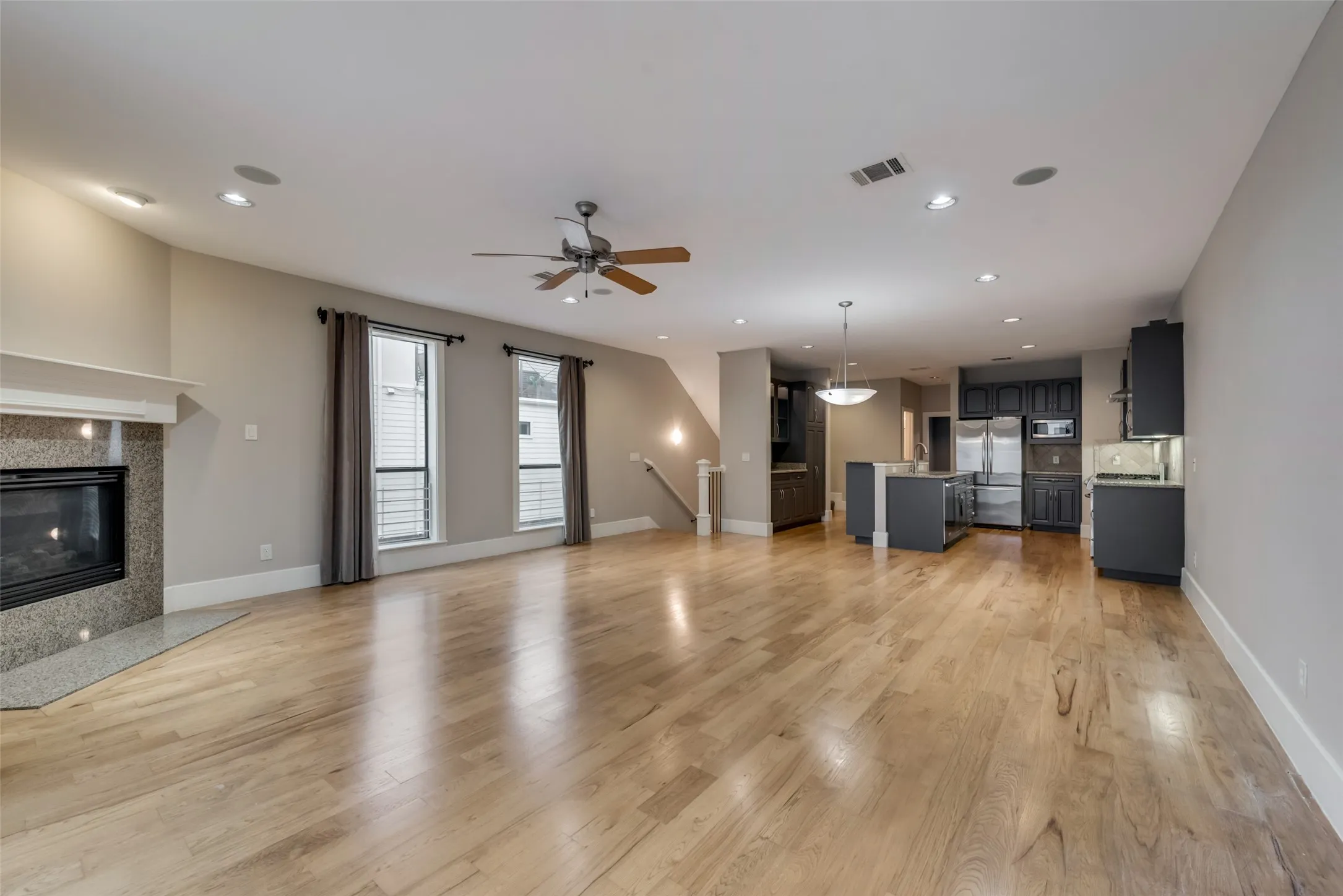 Condominium For Rent in Dallas County , 2606 Shelby Avenue 101, Dallas, Texas 75219, 3 Bedroom, 3 Bathroom, 2 Garage spaces, 2,472 Sqft, built in 2005, mls#21380553, Real Estate Agent in Dallas, Homes For Rent in Dallas county, Homes For Rent in Dallas, Realtor in Dallas Texas, Real Estate Brokerage Independent Realty Texas, Luminita Cordes Realtor