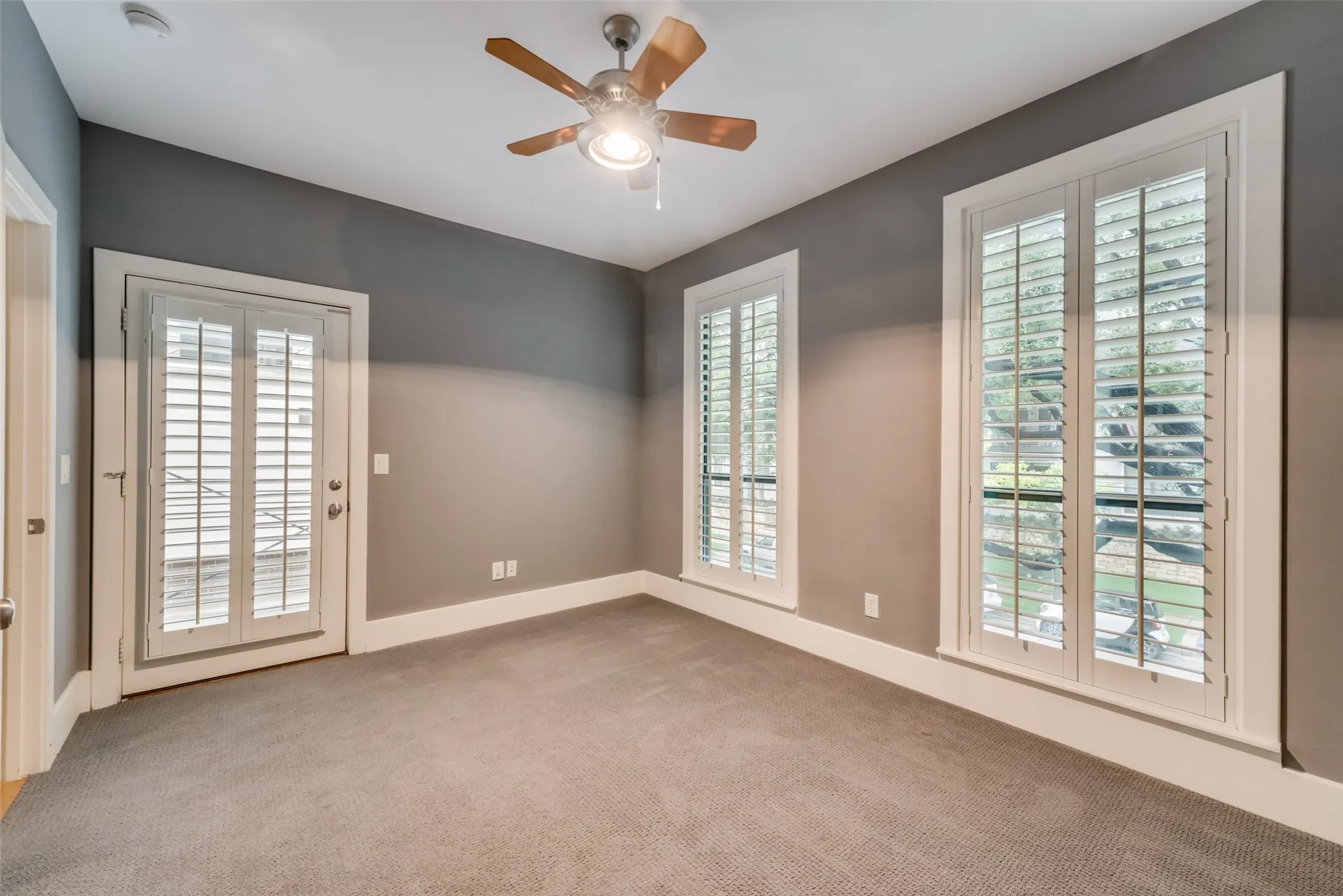 Condominium For Rent in Dallas County , 2606 Shelby Avenue 101, Dallas, Texas 75219, 3 Bedroom, 3 Bathroom, 2 Garage spaces, 2,472 Sqft, built in 2005, mls#21380553, Real Estate Agent in Dallas, Homes For Rent in Dallas county, Homes For Rent in Dallas, Realtor in Dallas Texas, Real Estate Brokerage Independent Realty Texas, Luminita Cordes Realtor