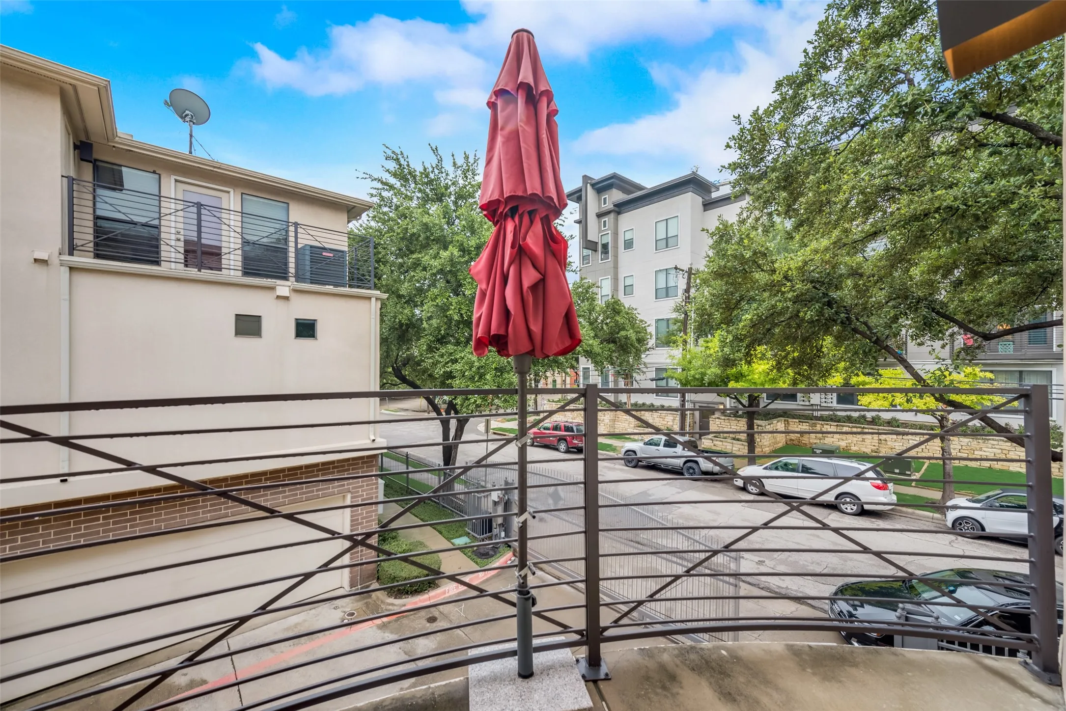 Condominium For Rent in Dallas County , 2606 Shelby Avenue 101, Dallas, Texas 75219, 3 Bedroom, 3 Bathroom, 2 Garage spaces, 2,472 Sqft, built in 2005, mls#21380553, Real Estate Agent in Dallas, Homes For Rent in Dallas county, Homes For Rent in Dallas, Realtor in Dallas Texas, Real Estate Brokerage Independent Realty Texas, Luminita Cordes Realtor