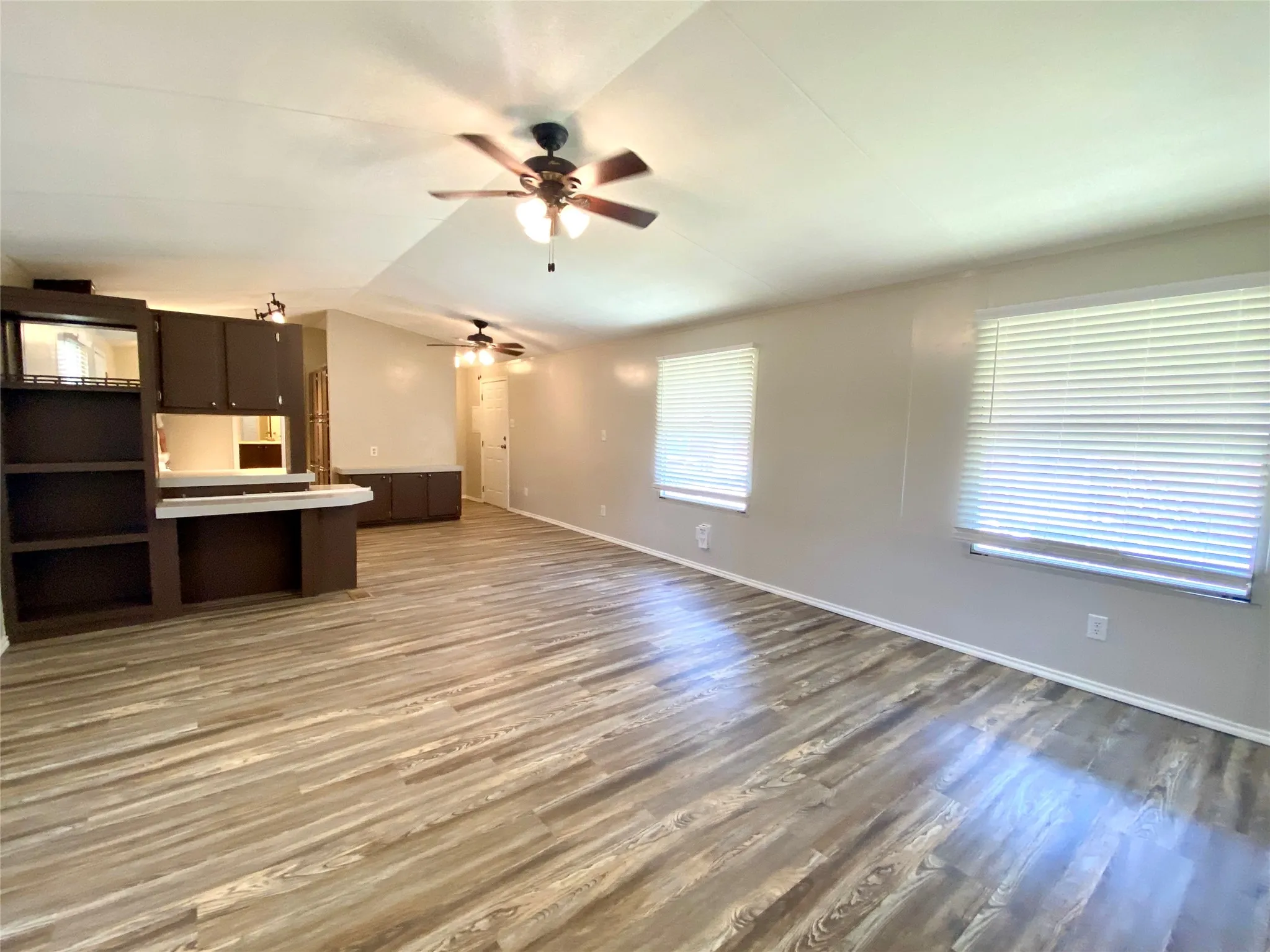 Mobile Home For Rent in Taylor County , 5850 Hartford 61, Abilene, Texas 79605, 2 Bedroom, 2 Bathroom, Garage spaces, 1,088 Sqft, built in 1992, mls#21381335, Real Estate Agent in Abilene, Homes For Rent in Taylor county, Homes For Rent in Abilene, Realtor in Abilene Texas, Real Estate Brokerage Independent Realty Texas, Luminita Cordes Realtor