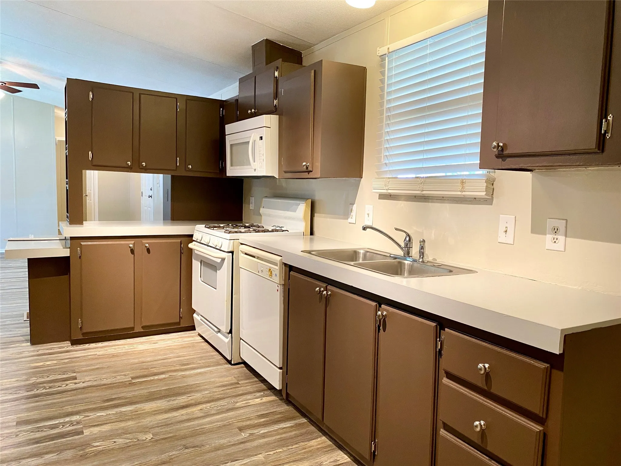 Mobile Home For Rent in Taylor County , 5850 Hartford 61, Abilene, Texas 79605, 2 Bedroom, 2 Bathroom, Garage spaces, 1,088 Sqft, built in 1992, mls#21381335, Real Estate Agent in Abilene, Homes For Rent in Taylor county, Homes For Rent in Abilene, Realtor in Abilene Texas, Real Estate Brokerage Independent Realty Texas, Luminita Cordes Realtor