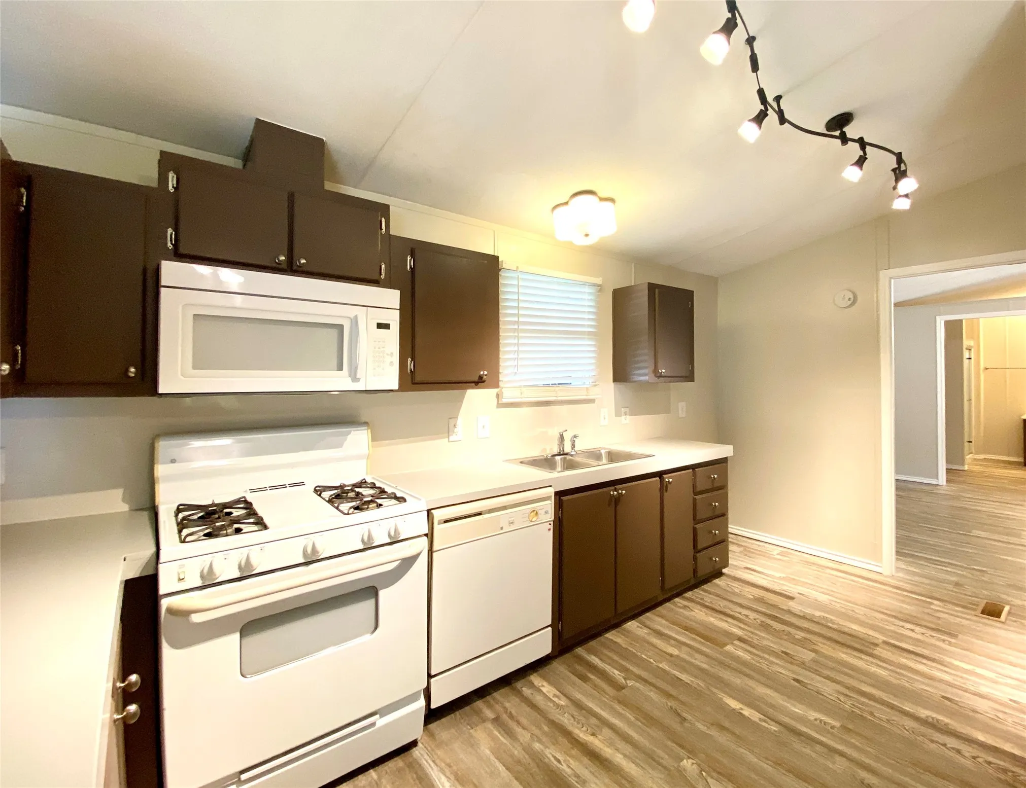 Mobile Home For Rent in Taylor County , 5850 Hartford 61, Abilene, Texas 79605, 2 Bedroom, 2 Bathroom, Garage spaces, 1,088 Sqft, built in 1992, mls#21381335, Real Estate Agent in Abilene, Homes For Rent in Taylor county, Homes For Rent in Abilene, Realtor in Abilene Texas, Real Estate Brokerage Independent Realty Texas, Luminita Cordes Realtor