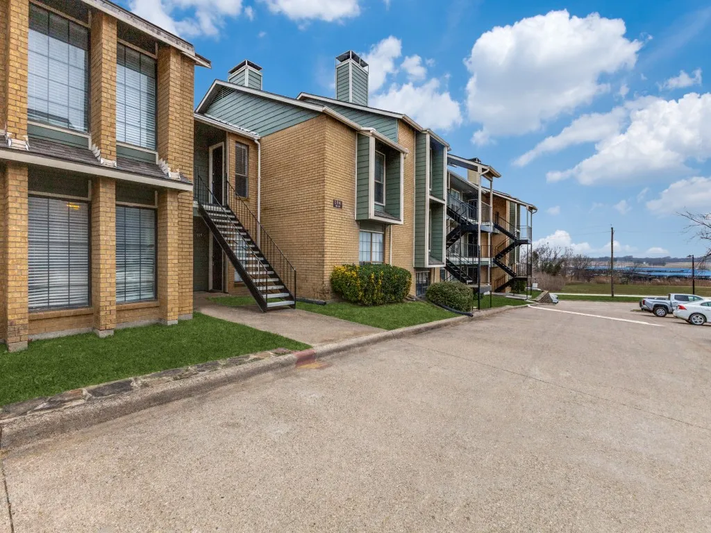 Condominium For Sale in Dallas County , 5801 Lake Hubbard Parkway 103, Garland, Texas 75043, 2 Bedroom, 1 Bathroom, Garage spaces, 779 Sqft, built in 1983, mls#21382474, Real Estate Agent in Garland, Homes For Sale in Dallas county, Homes For Sale in Garland, Realtor in Garland Texas, Real Estate Brokerage Independent Realty Texas, Luminita Cordes Realtor