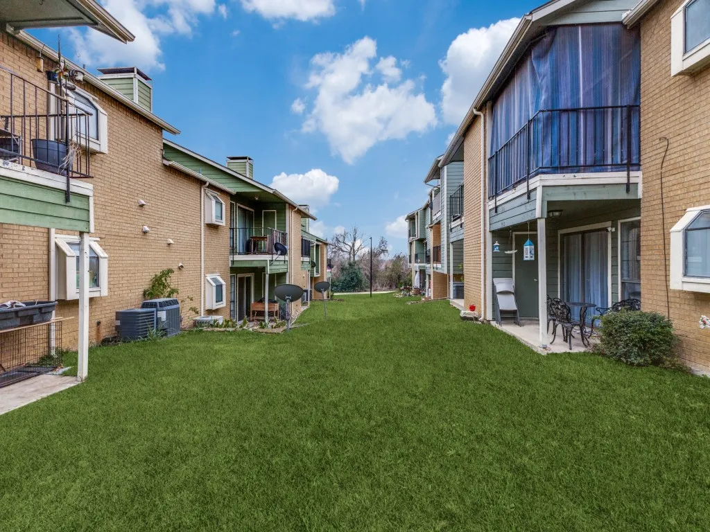 Condominium For Sale in Dallas County , 5801 Lake Hubbard Parkway 103, Garland, Texas 75043, 2 Bedroom, 1 Bathroom, Garage spaces, 779 Sqft, built in 1983, mls#21382474, Real Estate Agent in Garland, Homes For Sale in Dallas county, Homes For Sale in Garland, Realtor in Garland Texas, Real Estate Brokerage Independent Realty Texas, Luminita Cordes Realtor