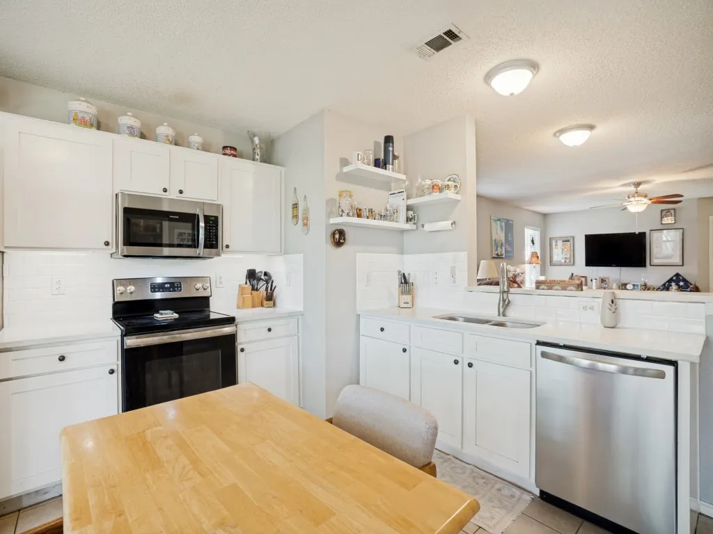 Quartz counters, stainless appliances