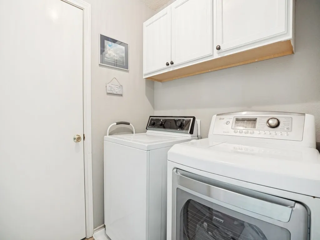 Single Family Residence For Sale in Denton County , 1036 Summit Drive, Justin, Texas 76247, 3 Bedroom, 2 Bathroom, 2 Garage spaces, 1,674 Sqft, built in 1998, mls#21381613, Real Estate Agent in Justin, Homes For Sale in Denton county, Homes For Sale in Justin, Realtor in Justin Texas, Real Estate Brokerage Independent Realty Texas, Luminita Cordes Realtor