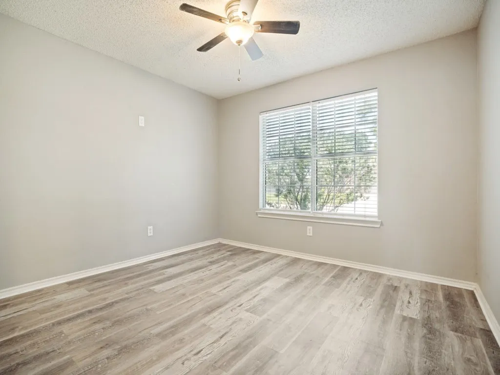 Single Family Residence For Sale in Denton County , 1036 Summit Drive, Justin, Texas 76247, 3 Bedroom, 2 Bathroom, 2 Garage spaces, 1,674 Sqft, built in 1998, mls#21381613, Real Estate Agent in Justin, Homes For Sale in Denton county, Homes For Sale in Justin, Realtor in Justin Texas, Real Estate Brokerage Independent Realty Texas, Luminita Cordes Realtor
