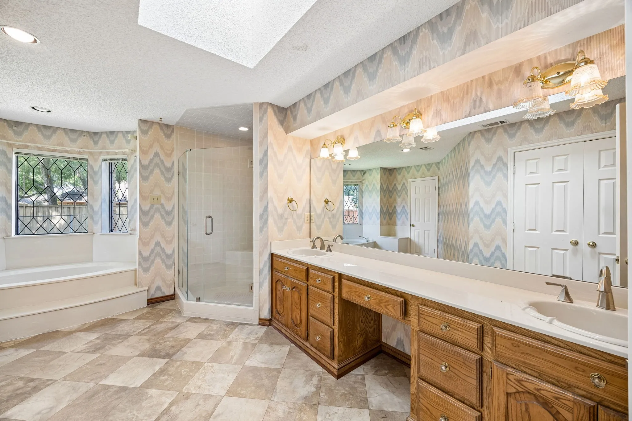 Primary Ensuite Bath