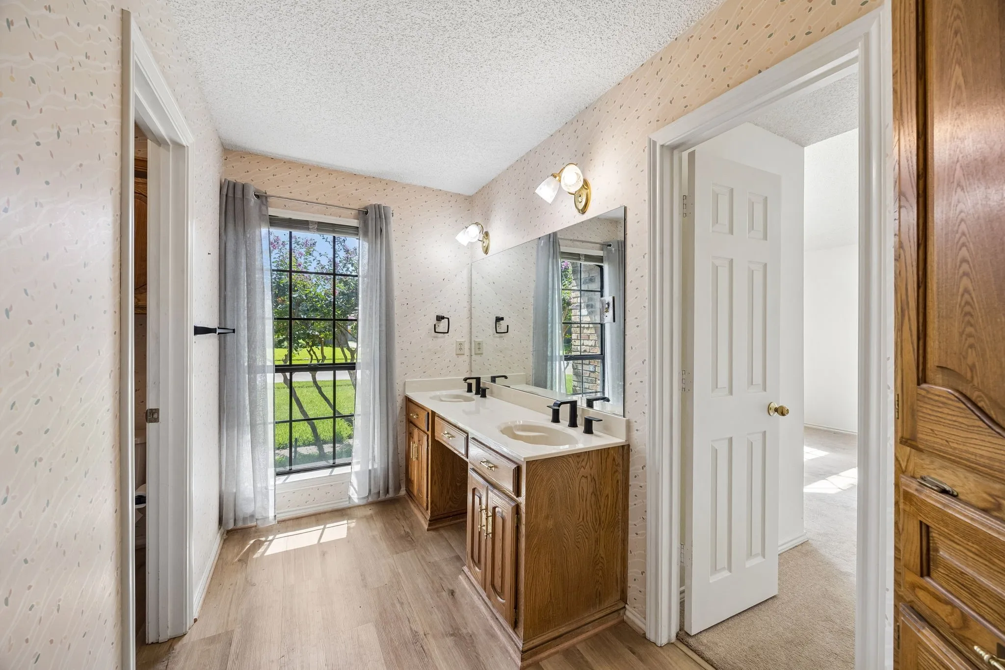Full Ensuite Bath
