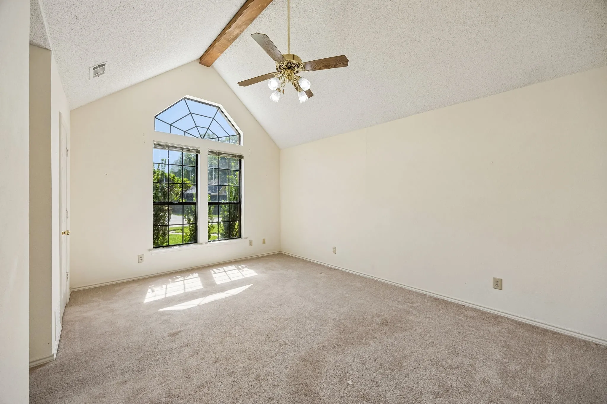 Single Family Residence For Sale in Dallas County , 1913 Pecan Ridge Drive, Rowlett, Texas 75088, 4 Bedroom, 3 Bathroom, 2 Garage spaces, 3,103 Sqft, built in 1985, mls#21382464, Real Estate Agent in Rowlett, Homes For Sale in Dallas county, Homes For Sale in Rowlett, Realtor in Rowlett Texas, Real Estate Brokerage Independent Realty Texas, Luminita Cordes Realtor