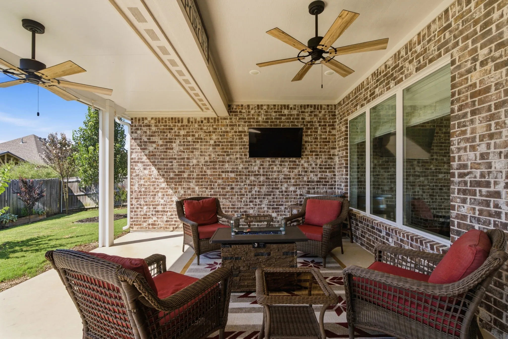Single Family Residence For Sale in Smith County , 7271 Rolling Acres Place, Tyler, Texas 75707, 3 Bedroom, 3 Bathroom, 2 Garage spaces, 2,307 Sqft, built in 2022, mls#21372112, Real Estate Agent in Tyler, Homes For Sale in Smith county, Homes For Sale in Tyler, Realtor in Tyler Texas, Real Estate Brokerage Independent Realty Texas, Luminita Cordes Realtor