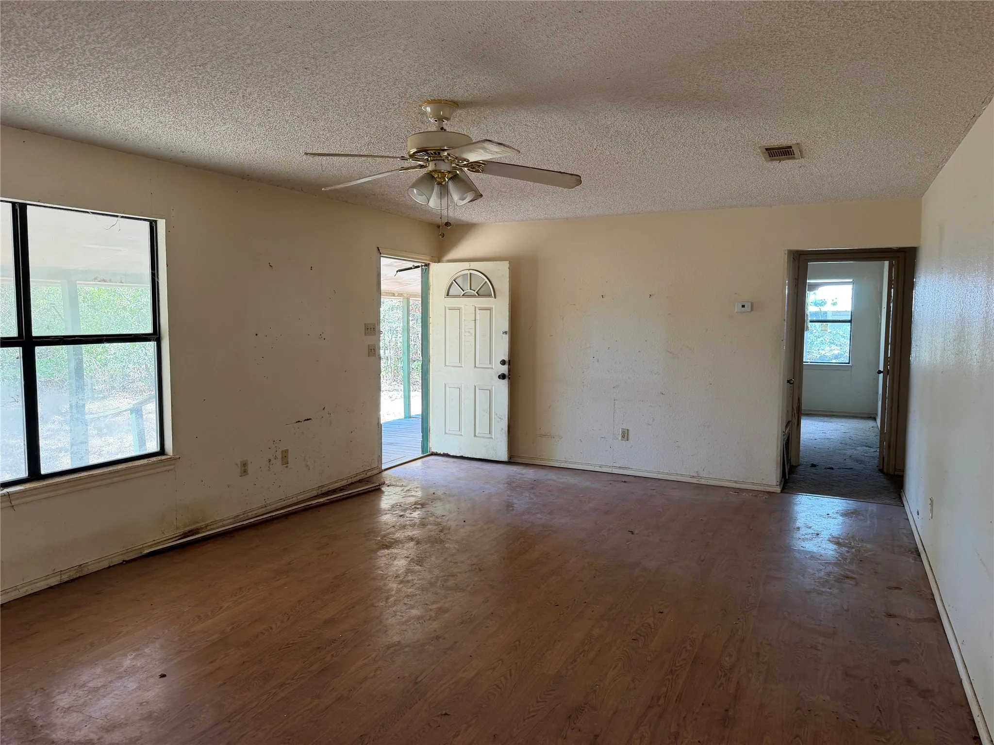 Single Family Residence For Sale in Rains County , 370 Locust Street, Point, Texas 75472, 0, 1 Bathroom, Garage spaces, 1,092 Sqft, built in 1999, mls#21382104, Real Estate Agent in Point, Homes For Sale in Rains county, Homes For Sale in Point, Realtor in Point Texas, Real Estate Brokerage Independent Realty Texas, Luminita Cordes Realtor