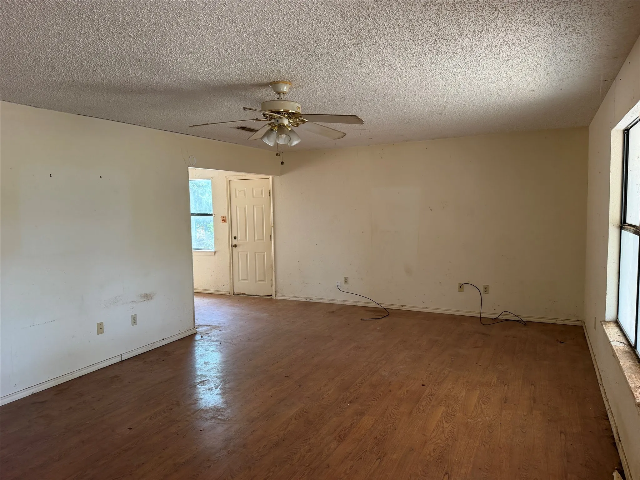 Single Family Residence For Sale in Rains County , 370 Locust Street, Point, Texas 75472, 0, 1 Bathroom, Garage spaces, 1,092 Sqft, built in 1999, mls#21382104, Real Estate Agent in Point, Homes For Sale in Rains county, Homes For Sale in Point, Realtor in Point Texas, Real Estate Brokerage Independent Realty Texas, Luminita Cordes Realtor