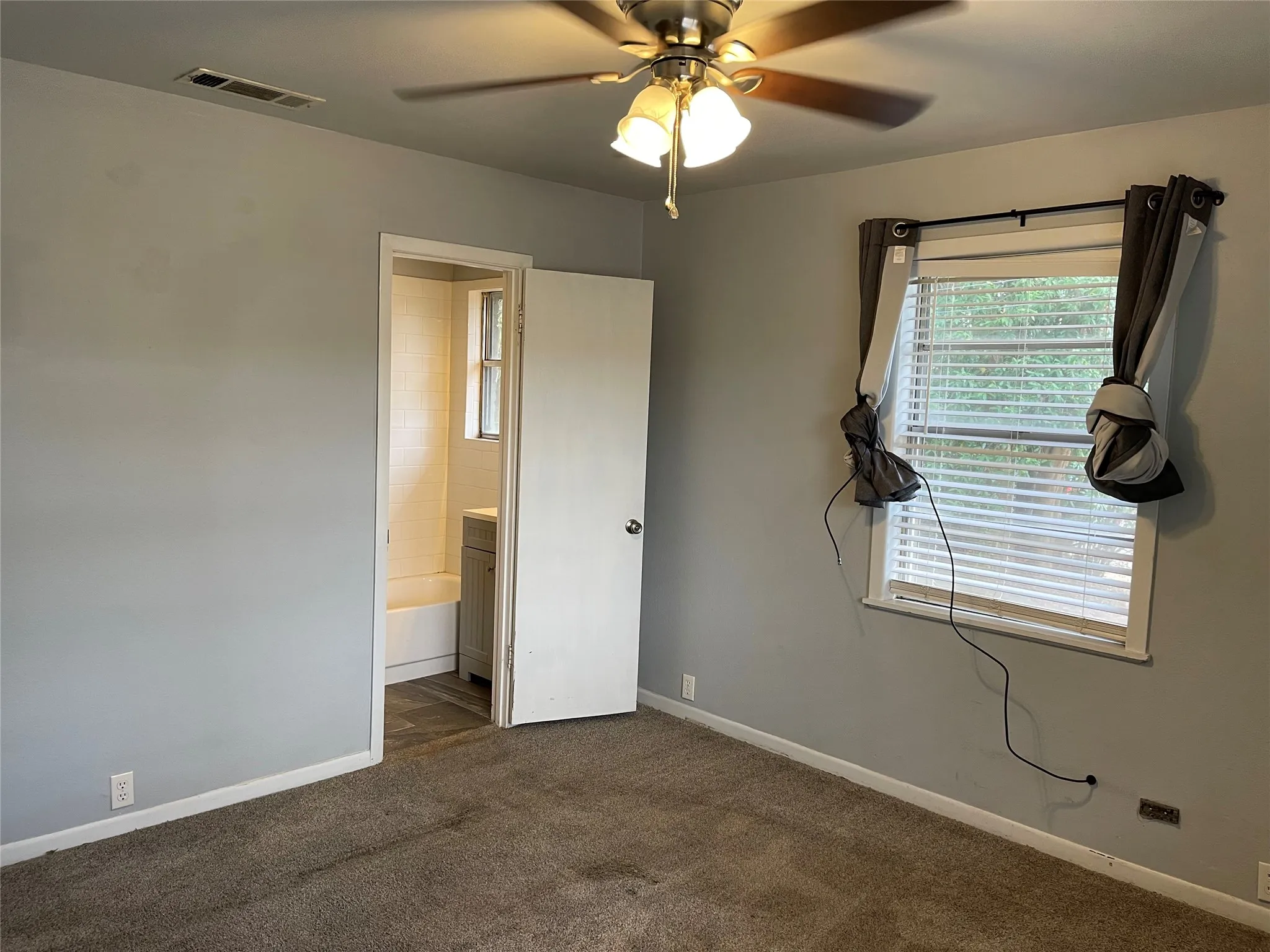 Single Family Residence For Rent in Henderson County , 1105 S Palestine Street, Athens, Texas 75751, 3 Bedroom, 2 Bathroom, 1 Garage spaces, 1,464 Sqft, built in 1964, mls#21381691, Real Estate Agent in Athens, Homes For Rent in Henderson county, Homes For Rent in Athens, Realtor in Athens Texas, Real Estate Brokerage Independent Realty Texas, Luminita Cordes Realtor