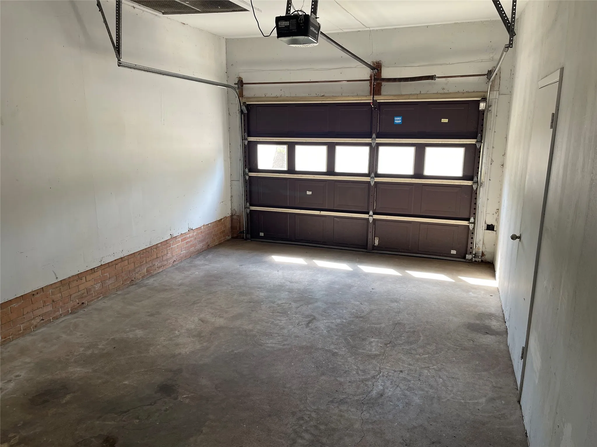 Single Family Residence For Rent in Henderson County , 1105 S Palestine Street, Athens, Texas 75751, 3 Bedroom, 2 Bathroom, 1 Garage spaces, 1,464 Sqft, built in 1964, mls#21381691, Real Estate Agent in Athens, Homes For Rent in Henderson county, Homes For Rent in Athens, Realtor in Athens Texas, Real Estate Brokerage Independent Realty Texas, Luminita Cordes Realtor