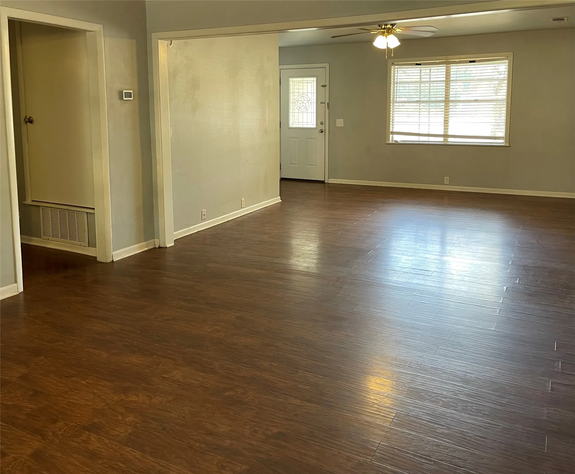 Single Family Residence For Rent in Henderson County , 1105 S Palestine Street, Athens, Texas 75751, 3 Bedroom, 2 Bathroom, 1 Garage spaces, 1,464 Sqft, built in 1964, mls#21381691, Real Estate Agent in Athens, Homes For Rent in Henderson county, Homes For Rent in Athens, Realtor in Athens Texas, Real Estate Brokerage Independent Realty Texas, Luminita Cordes Realtor