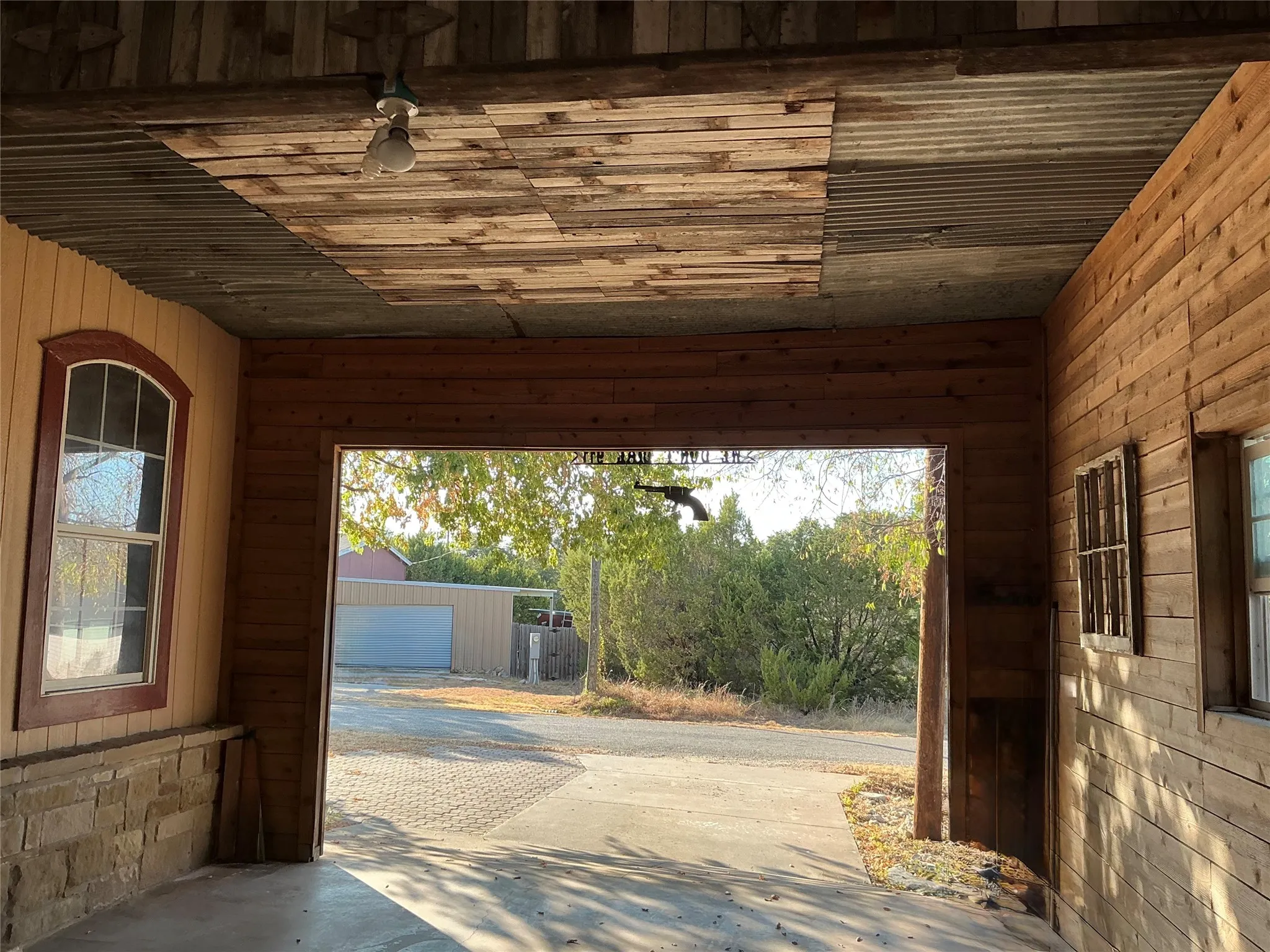 Manufactured Home For Sale in Hood County , 2517 Deer Trl, Granbury, Texas 76048, 5 Bedroom, 3 Bathroom, 3 Garage spaces, 1,900 Sqft, built in 1975, mls#21378170, Real Estate Agent in Granbury, Homes For Sale in Hood county, Homes For Sale in Granbury, Realtor in Granbury Texas, Real Estate Brokerage Independent Realty Texas, Luminita Cordes Realtor