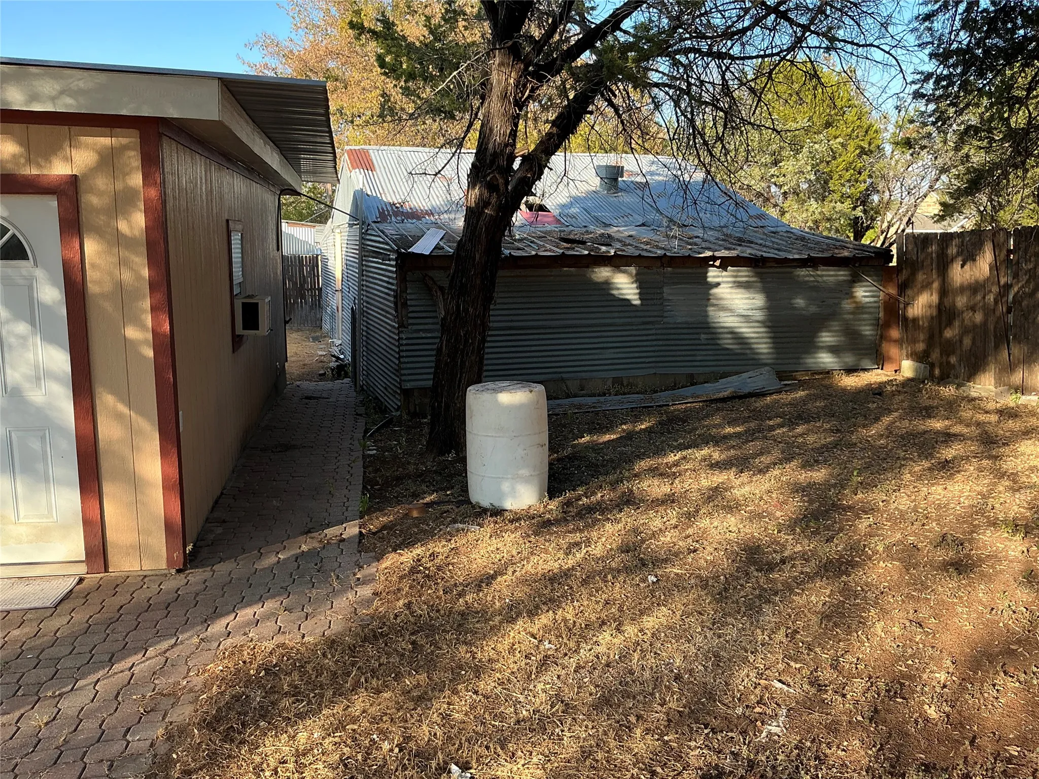 Manufactured Home For Sale in Hood County , 2517 Deer Trl, Granbury, Texas 76048, 5 Bedroom, 3 Bathroom, 3 Garage spaces, 1,900 Sqft, built in 1975, mls#21378170, Real Estate Agent in Granbury, Homes For Sale in Hood county, Homes For Sale in Granbury, Realtor in Granbury Texas, Real Estate Brokerage Independent Realty Texas, Luminita Cordes Realtor
