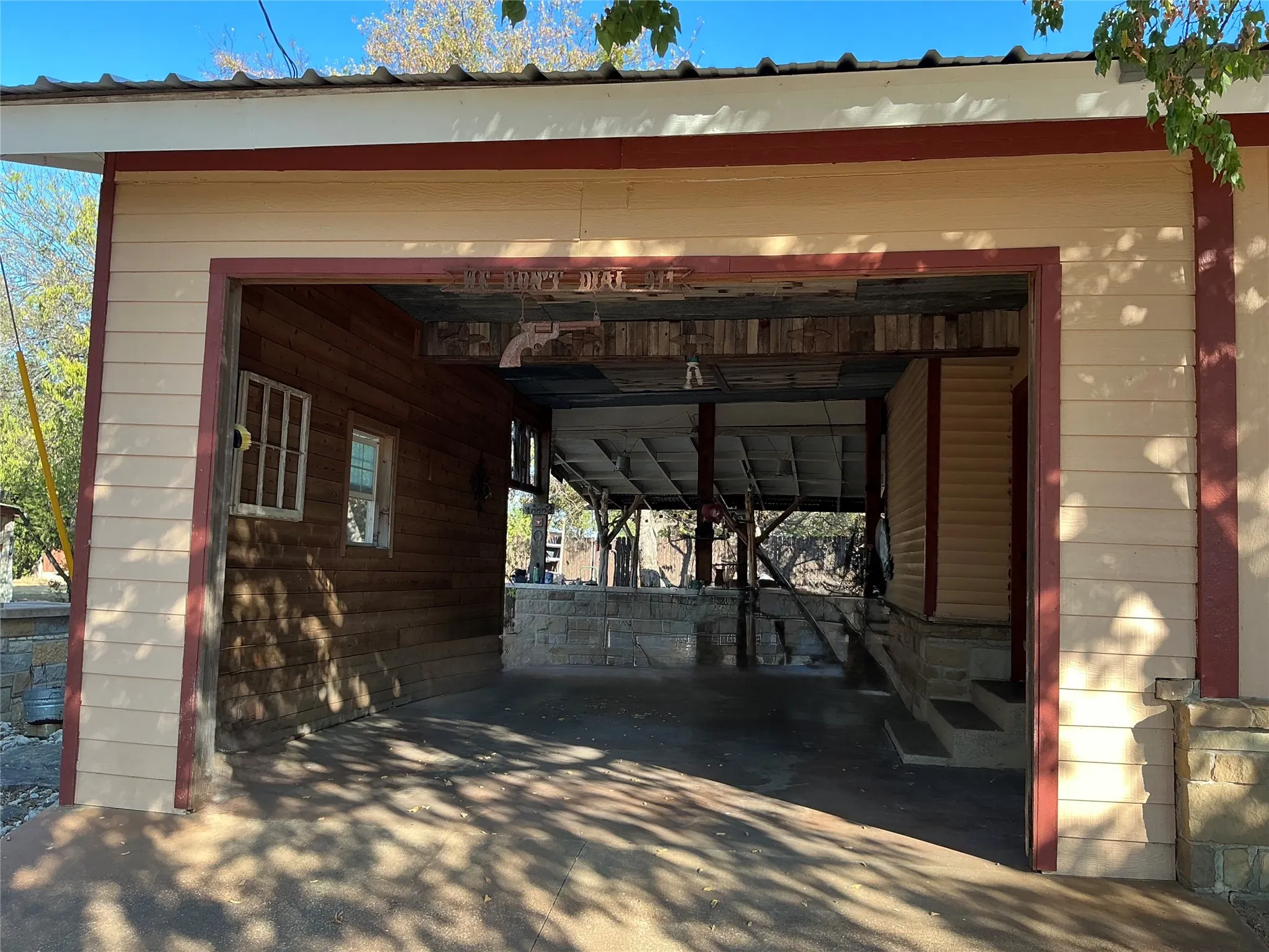 Manufactured Home For Sale in Hood County , 2517 Deer Trl, Granbury, Texas 76048, 5 Bedroom, 3 Bathroom, 3 Garage spaces, 1,900 Sqft, built in 1975, mls#21378170, Real Estate Agent in Granbury, Homes For Sale in Hood county, Homes For Sale in Granbury, Realtor in Granbury Texas, Real Estate Brokerage Independent Realty Texas, Luminita Cordes Realtor