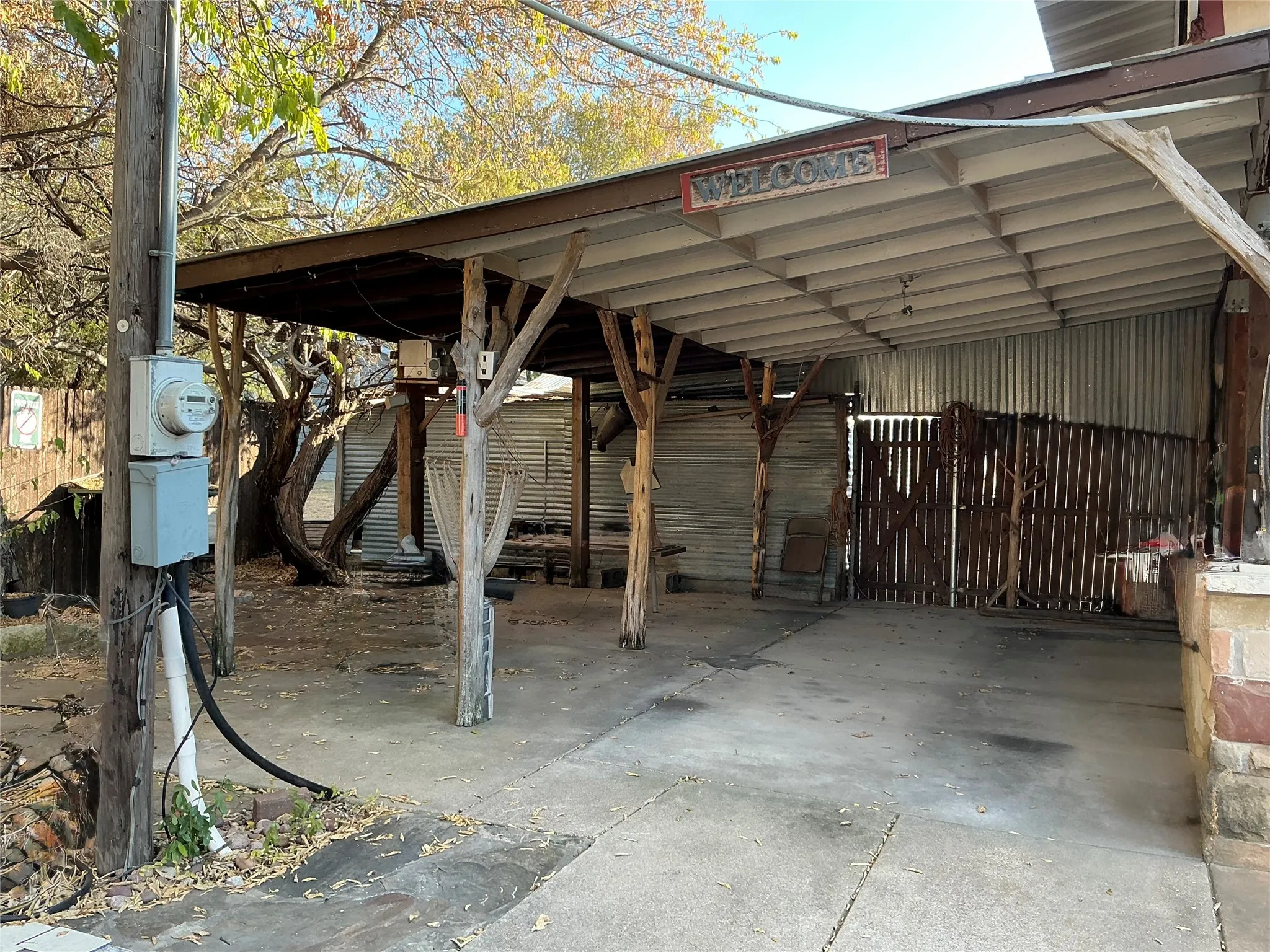 Manufactured Home For Sale in Hood County , 2517 Deer Trl, Granbury, Texas 76048, 5 Bedroom, 3 Bathroom, 3 Garage spaces, 1,900 Sqft, built in 1975, mls#21378170, Real Estate Agent in Granbury, Homes For Sale in Hood county, Homes For Sale in Granbury, Realtor in Granbury Texas, Real Estate Brokerage Independent Realty Texas, Luminita Cordes Realtor