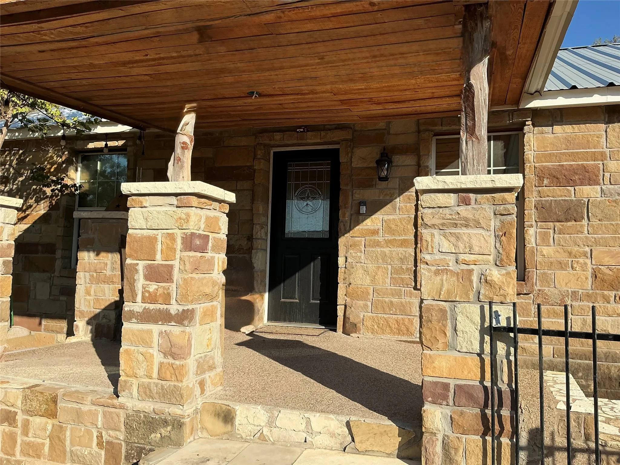 Manufactured Home For Sale in Hood County , 2517 Deer Trl, Granbury, Texas 76048, 5 Bedroom, 3 Bathroom, 3 Garage spaces, 1,900 Sqft, built in 1975, mls#21378170, Real Estate Agent in Granbury, Homes For Sale in Hood county, Homes For Sale in Granbury, Realtor in Granbury Texas, Real Estate Brokerage Independent Realty Texas, Luminita Cordes Realtor