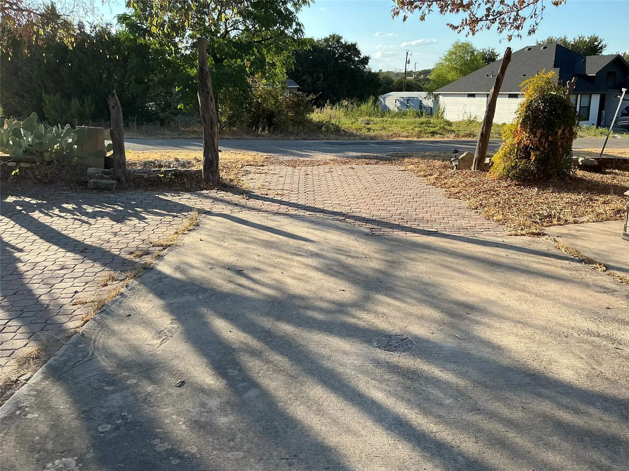 Manufactured Home For Sale in Hood County , 2517 Deer Trl, Granbury, Texas 76048, 5 Bedroom, 3 Bathroom, 3 Garage spaces, 1,900 Sqft, built in 1975, mls#21378170, Real Estate Agent in Granbury, Homes For Sale in Hood county, Homes For Sale in Granbury, Realtor in Granbury Texas, Real Estate Brokerage Independent Realty Texas, Luminita Cordes Realtor
