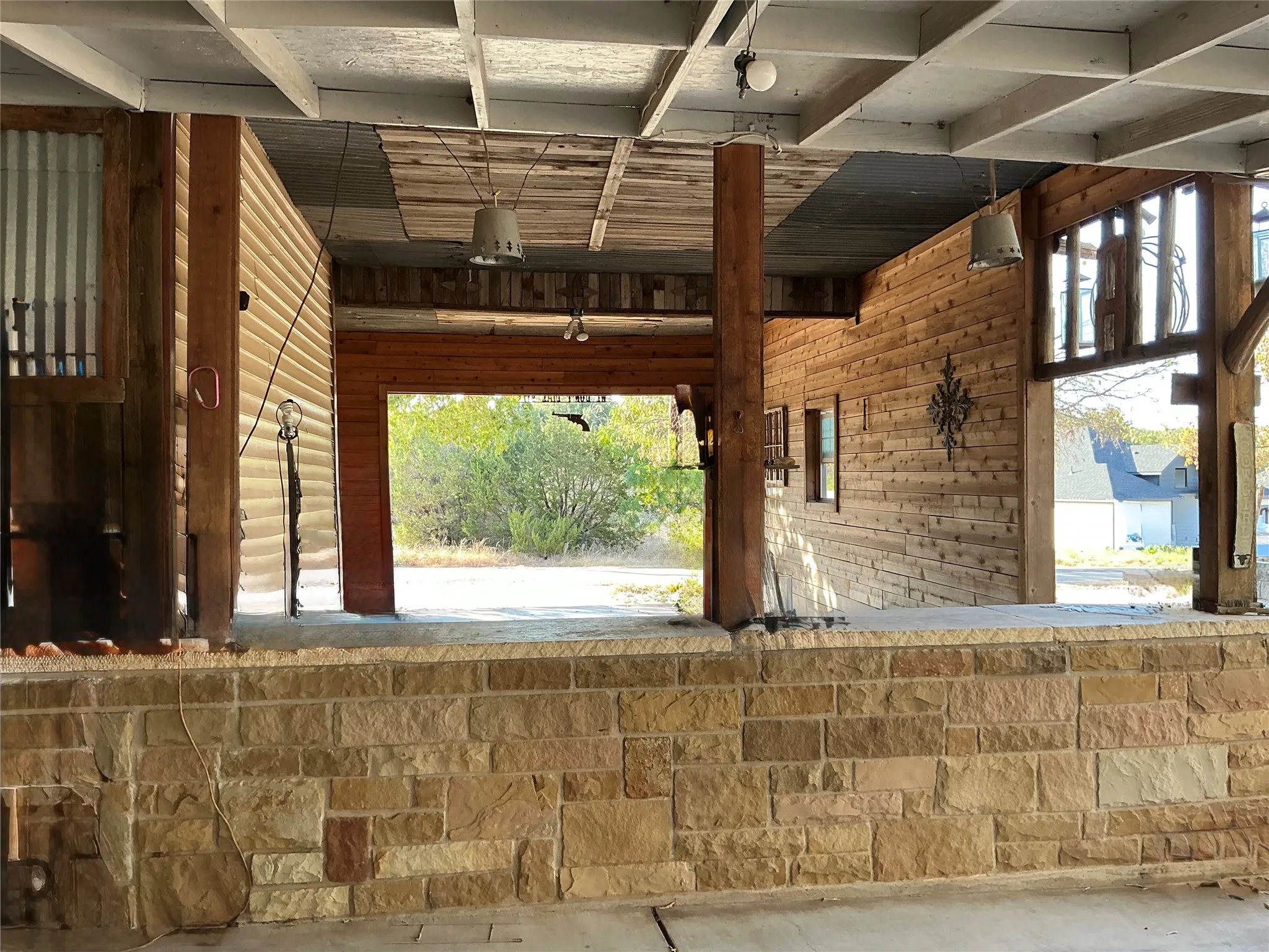 Manufactured Home For Sale in Hood County , 2517 Deer Trl, Granbury, Texas 76048, 5 Bedroom, 3 Bathroom, 3 Garage spaces, 1,900 Sqft, built in 1975, mls#21378170, Real Estate Agent in Granbury, Homes For Sale in Hood county, Homes For Sale in Granbury, Realtor in Granbury Texas, Real Estate Brokerage Independent Realty Texas, Luminita Cordes Realtor