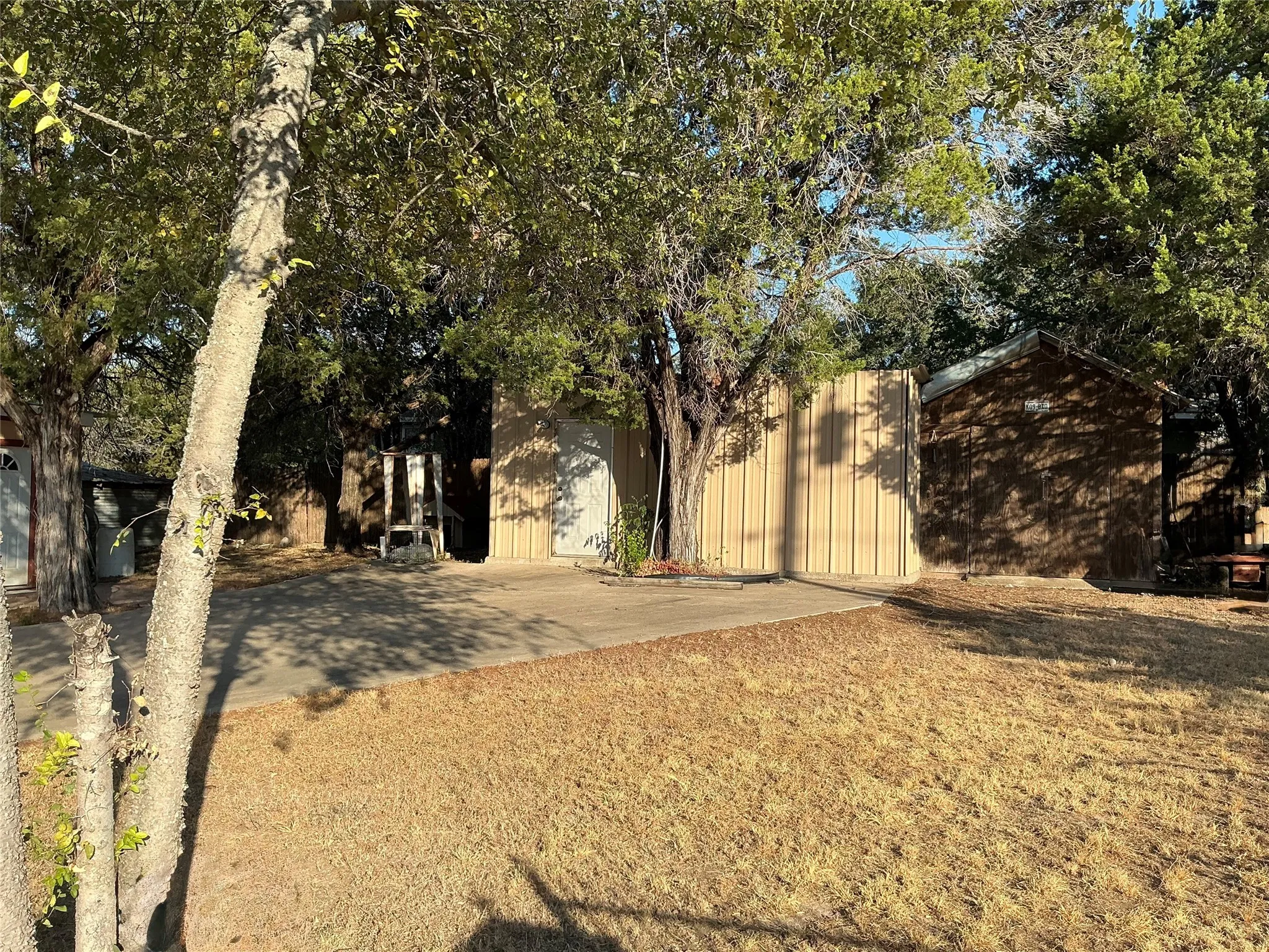 Manufactured Home For Sale in Hood County , 2517 Deer Trl, Granbury, Texas 76048, 5 Bedroom, 3 Bathroom, 3 Garage spaces, 1,900 Sqft, built in 1975, mls#21378170, Real Estate Agent in Granbury, Homes For Sale in Hood county, Homes For Sale in Granbury, Realtor in Granbury Texas, Real Estate Brokerage Independent Realty Texas, Luminita Cordes Realtor